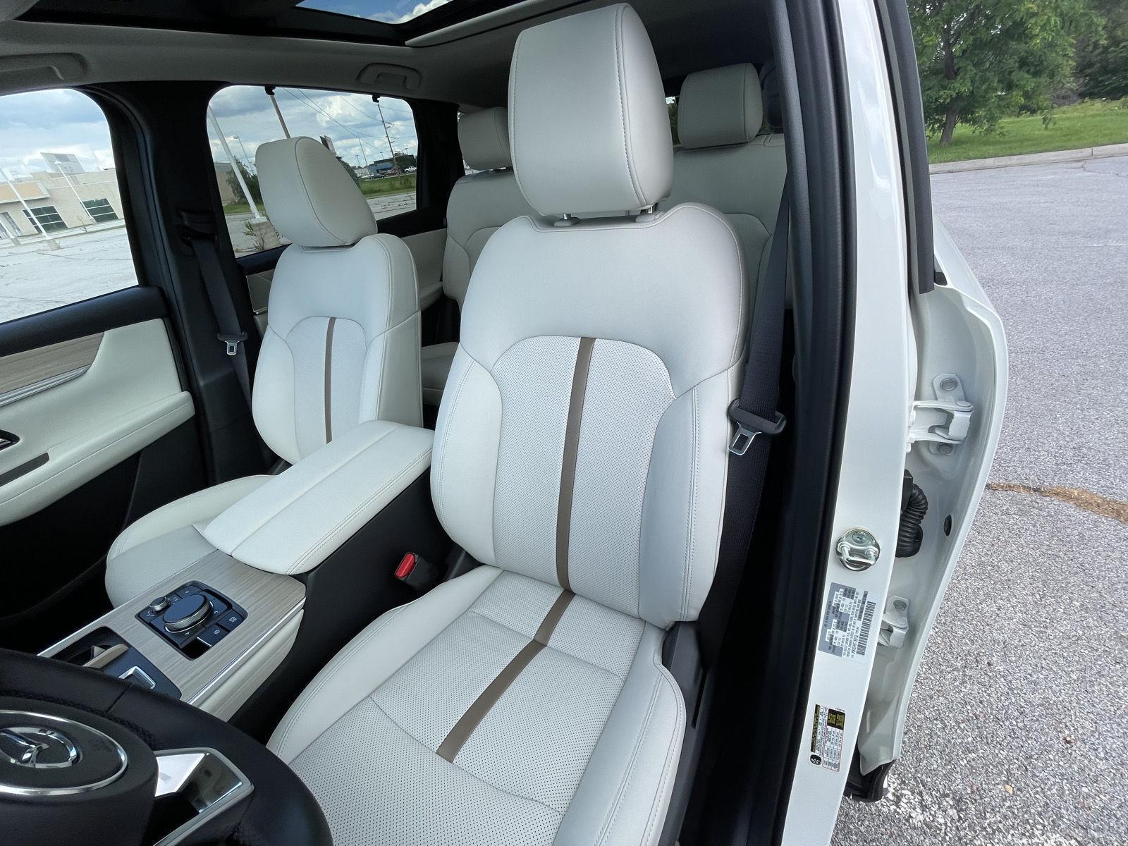 Vehicle photo 17