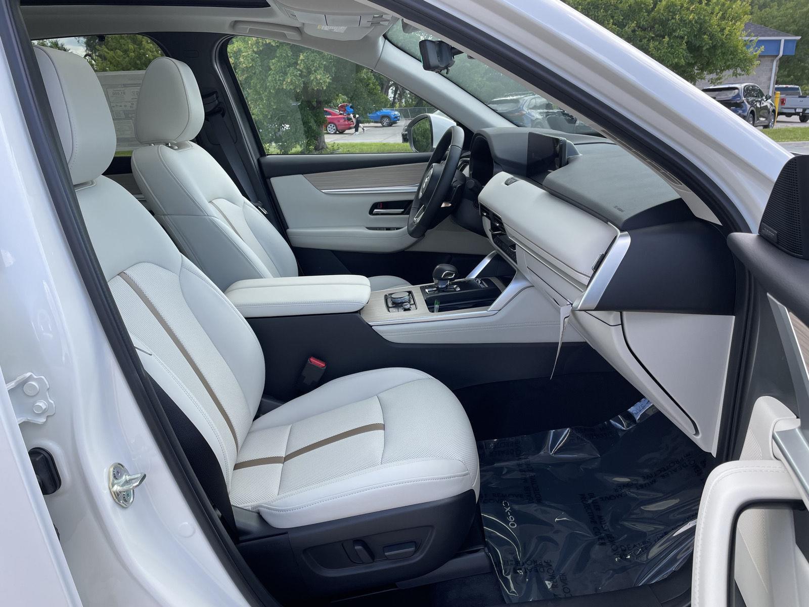 Vehicle photo 18