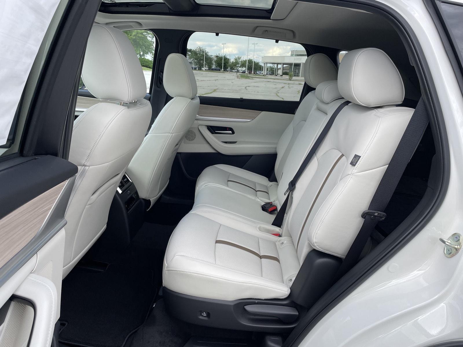 Vehicle photo 19