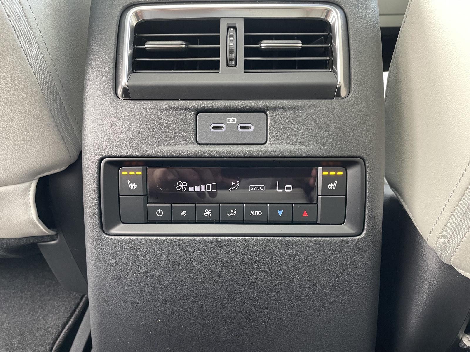 Vehicle photo 20