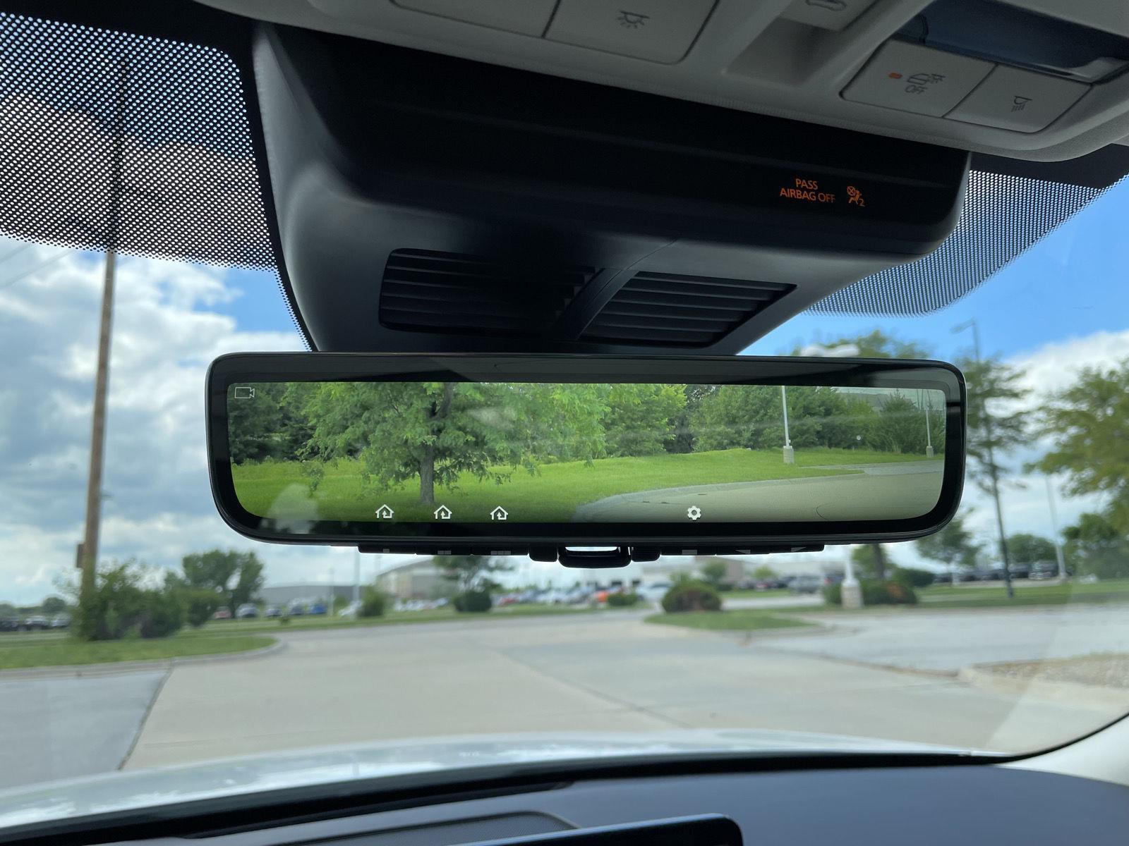 Vehicle photo 23