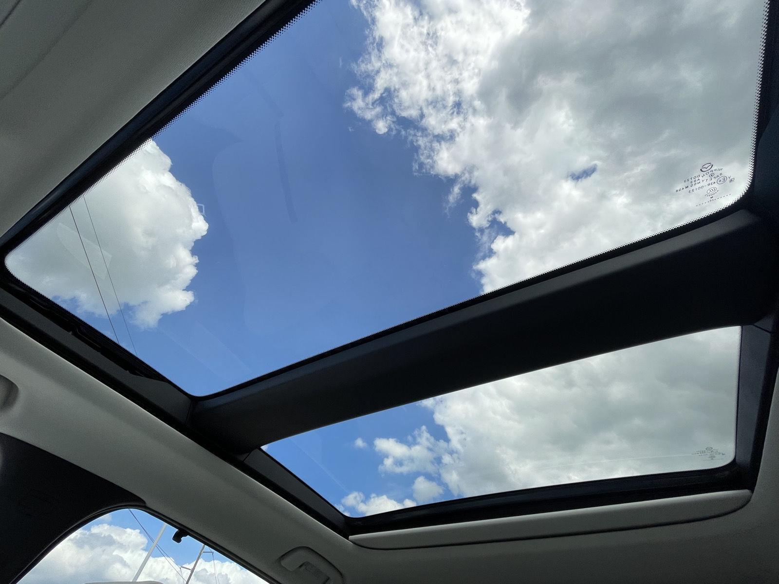 Vehicle photo 24