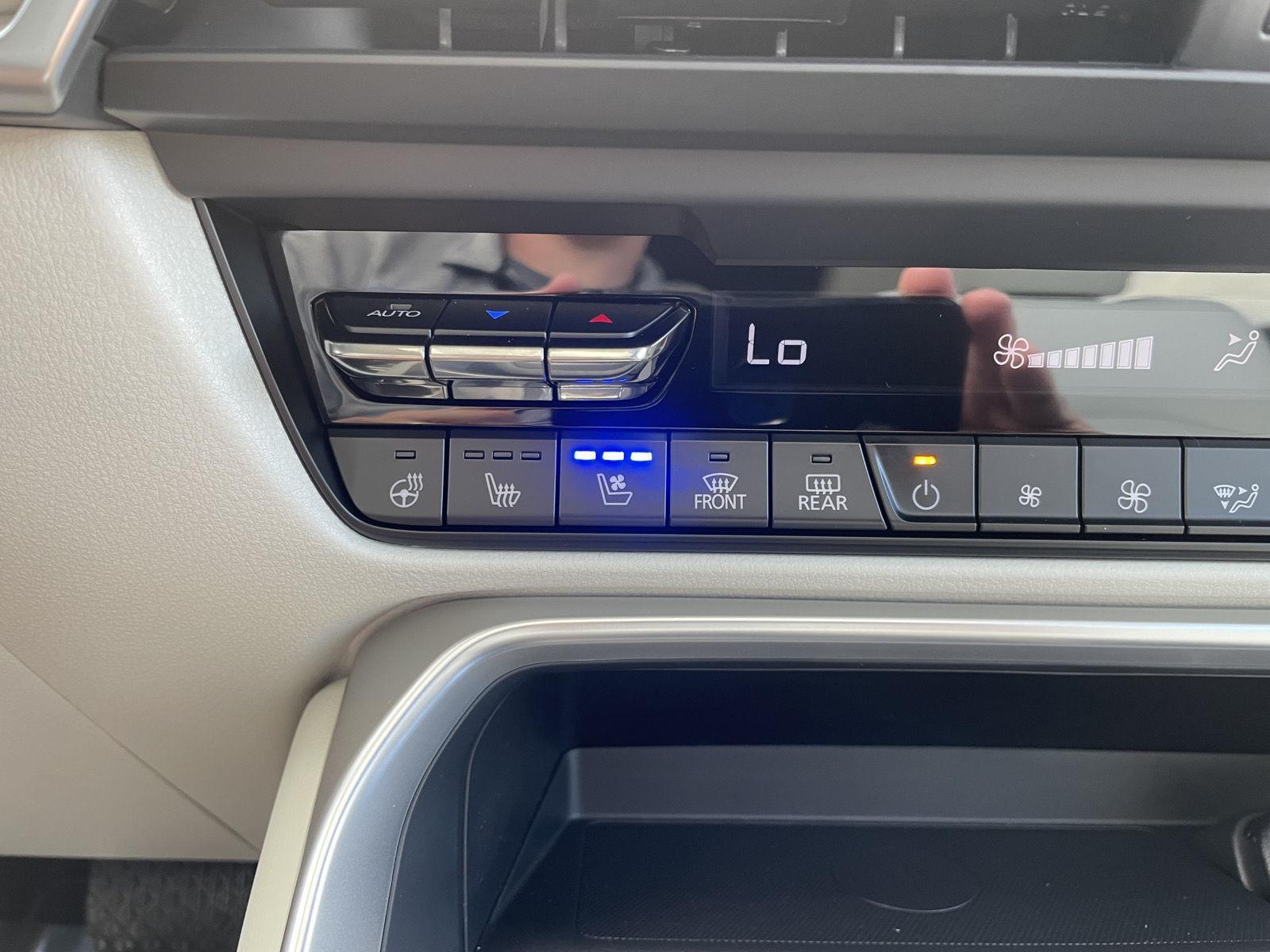 Vehicle photo 32