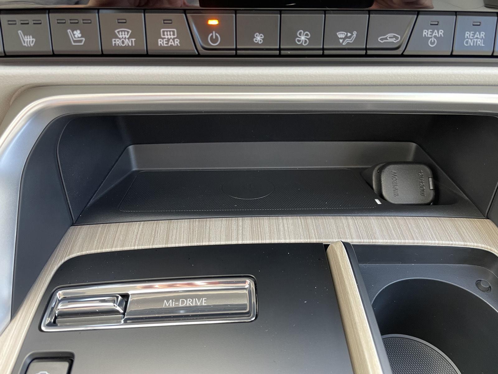 Vehicle photo 33