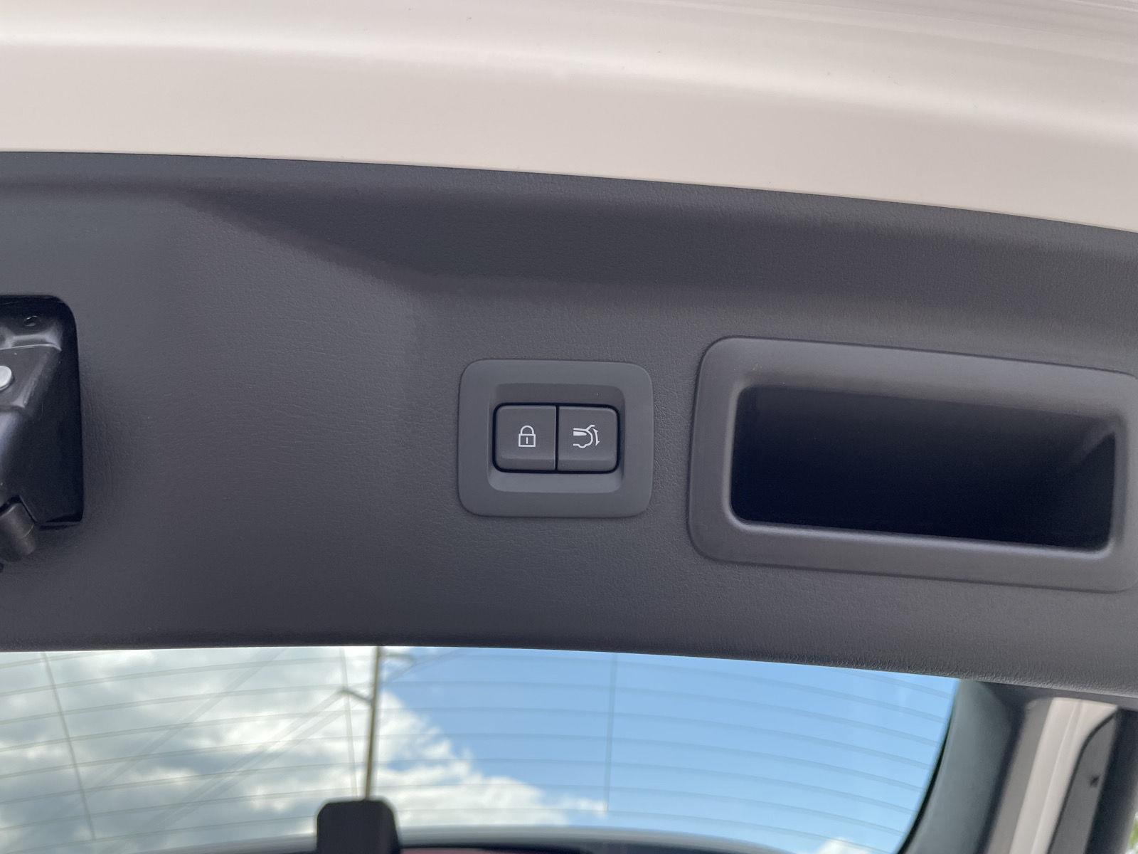 Vehicle photo 41