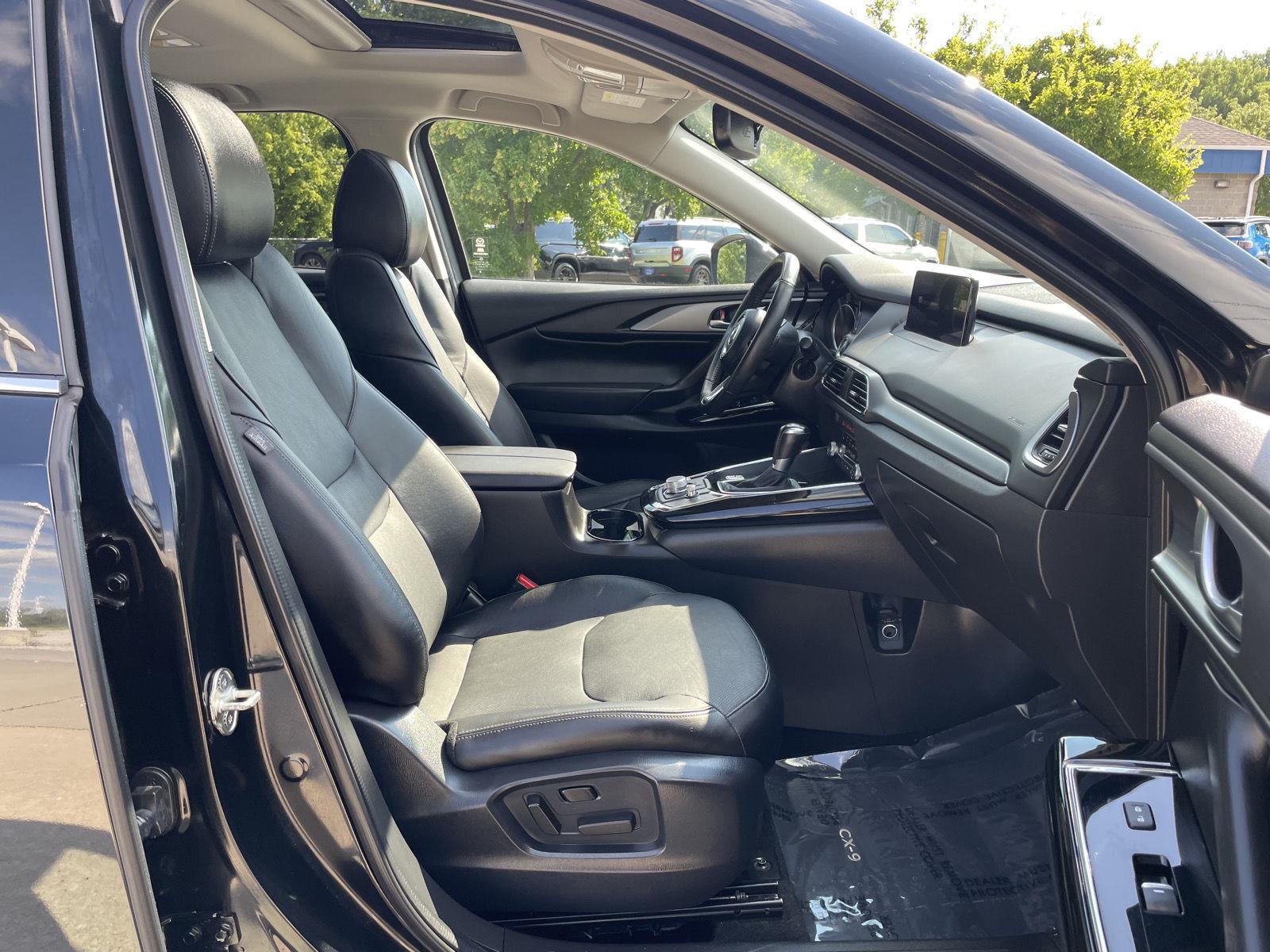 Vehicle photo 19