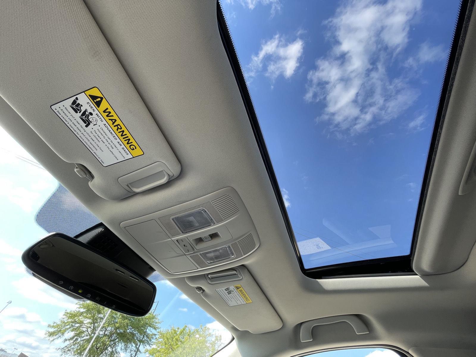 Vehicle photo 22