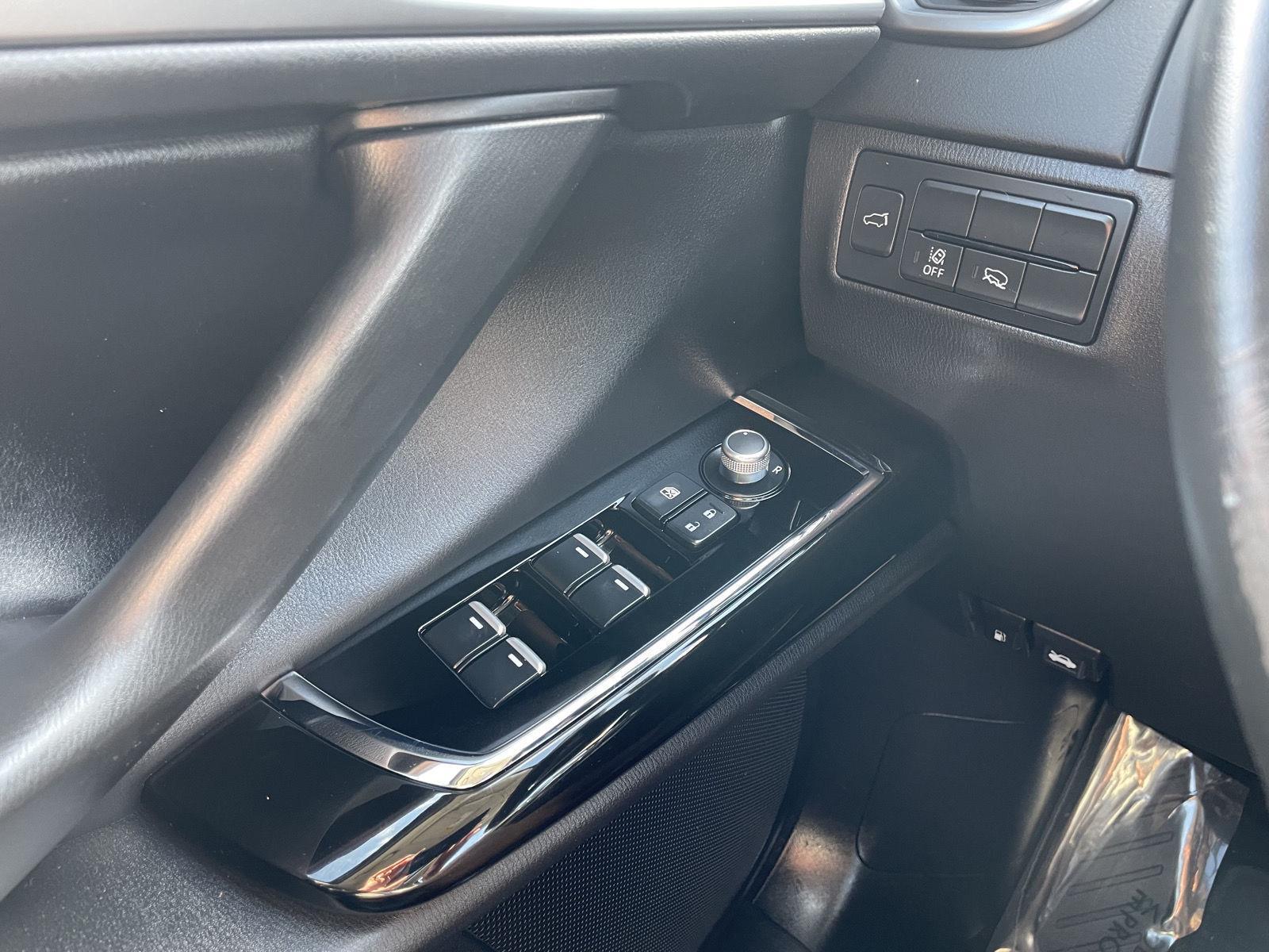 Vehicle photo 29