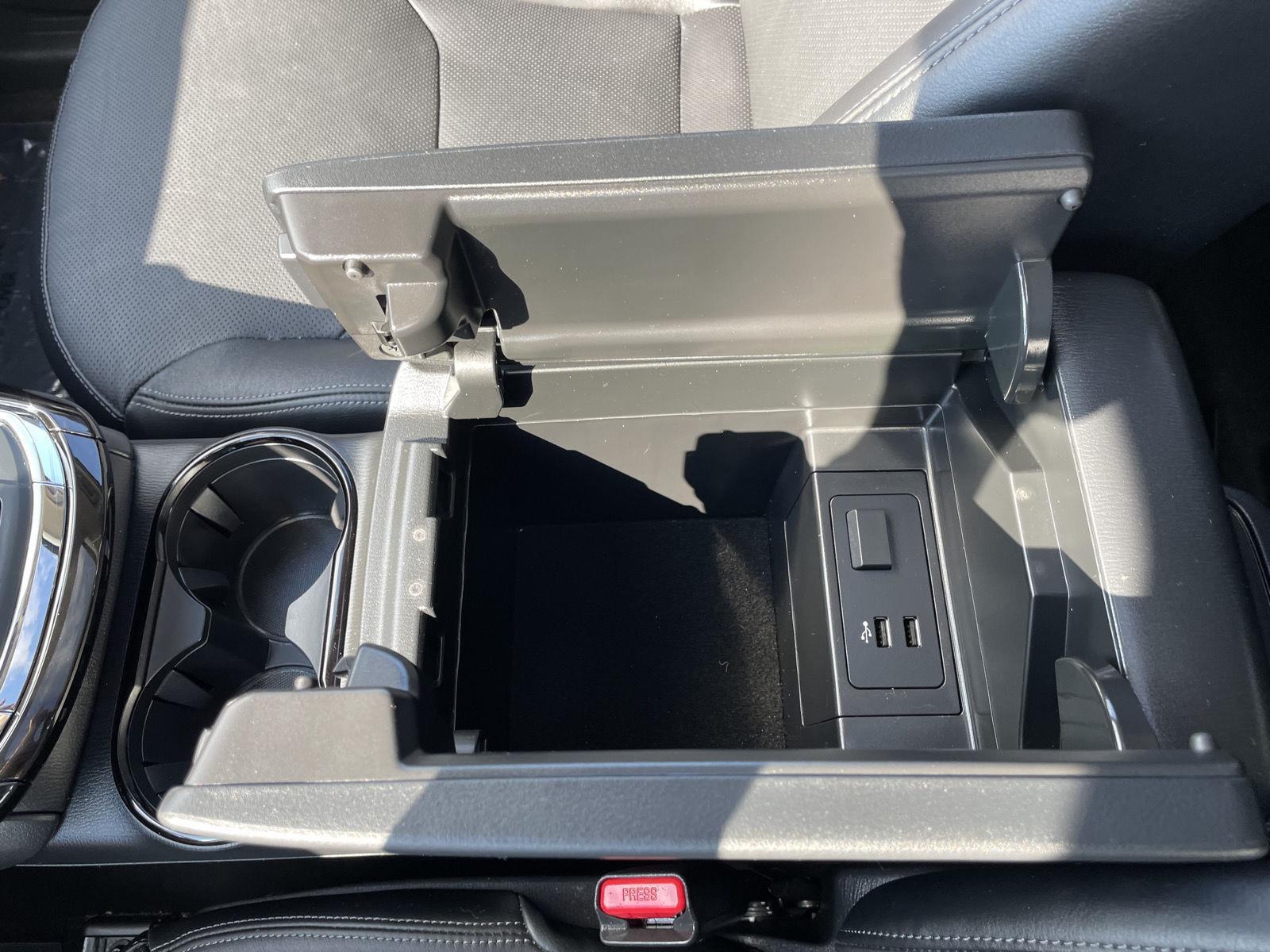 Vehicle photo 31