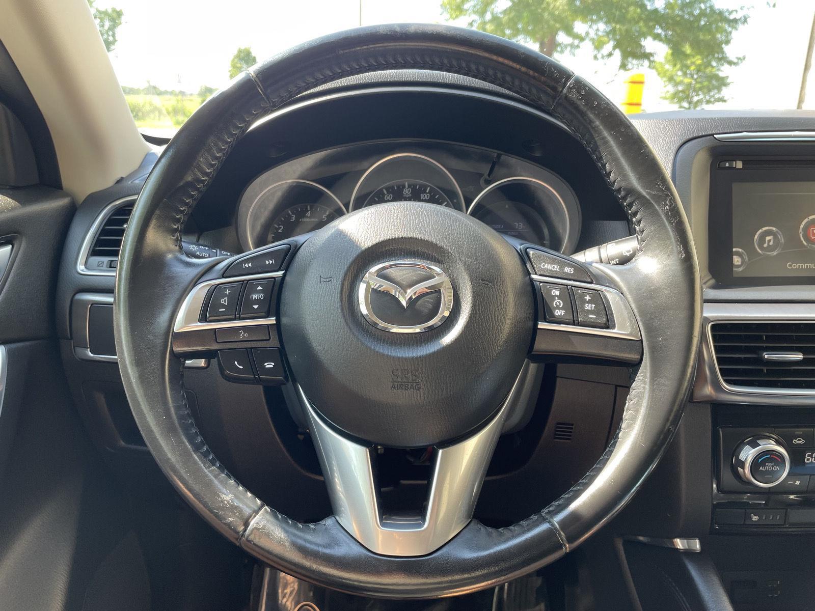 Vehicle photo 12