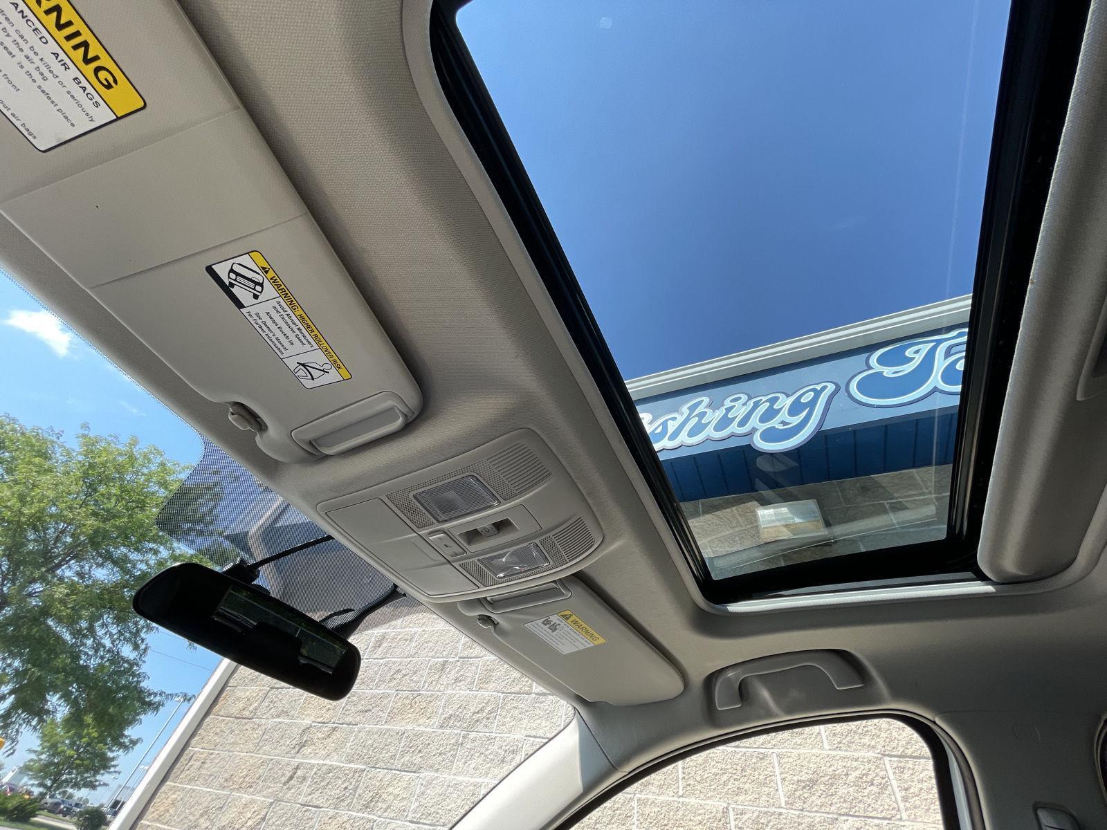 Vehicle photo 21