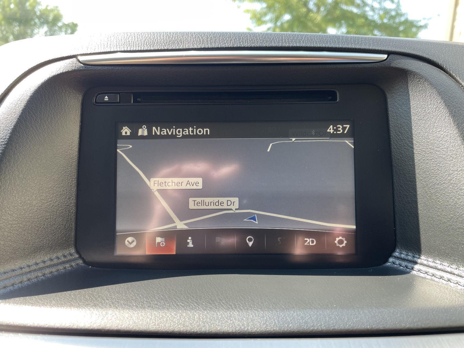 Vehicle photo 24