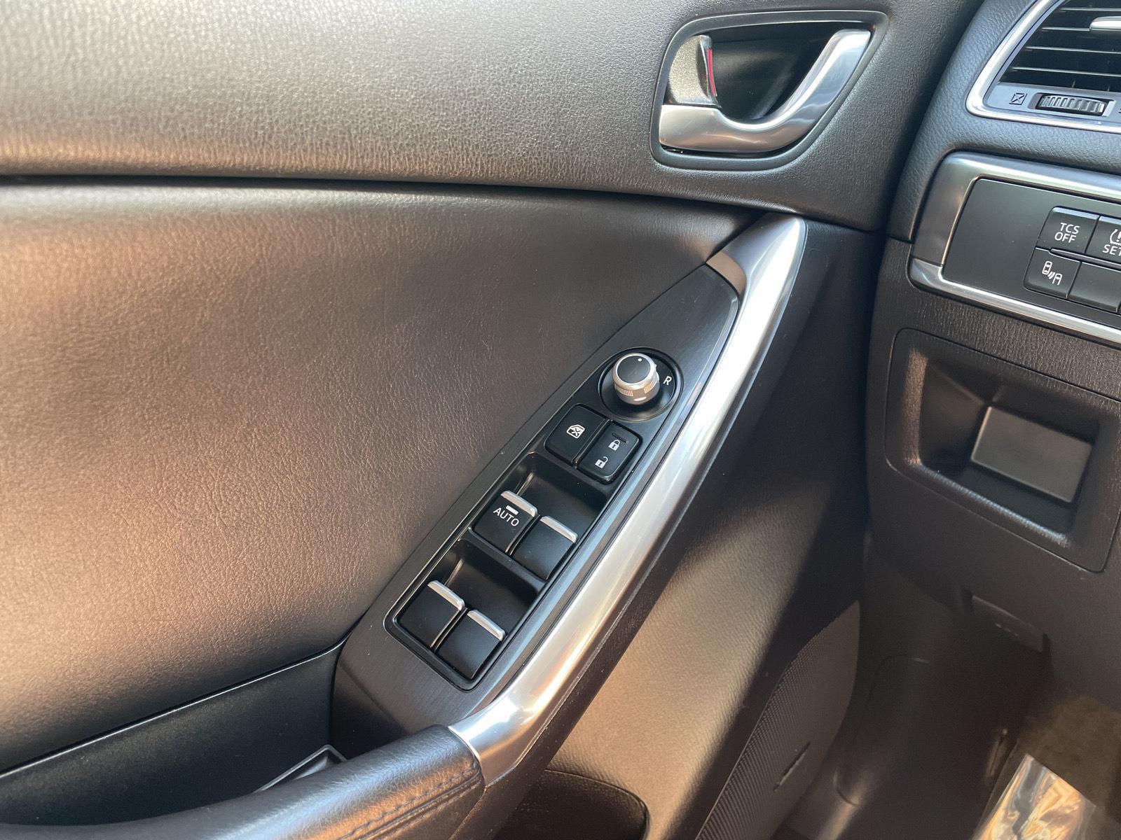 Vehicle photo 29