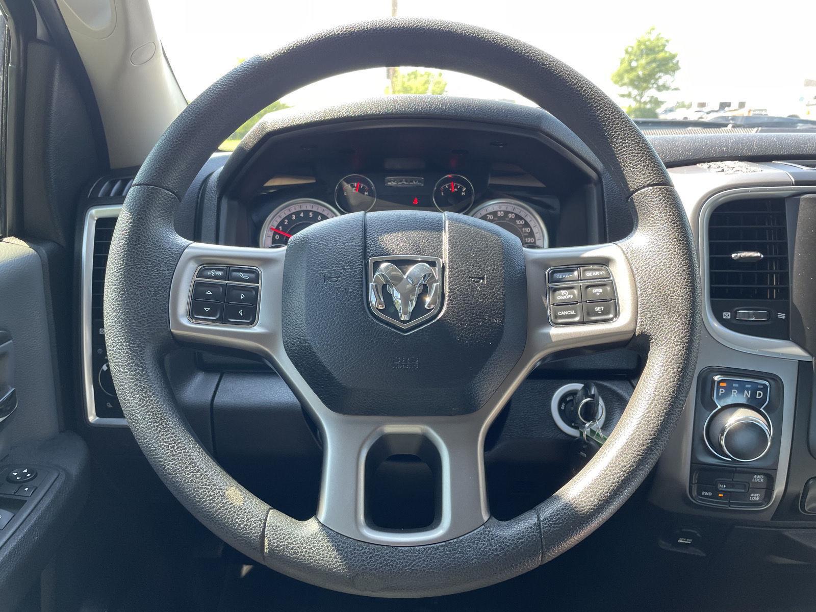 Vehicle photo 12