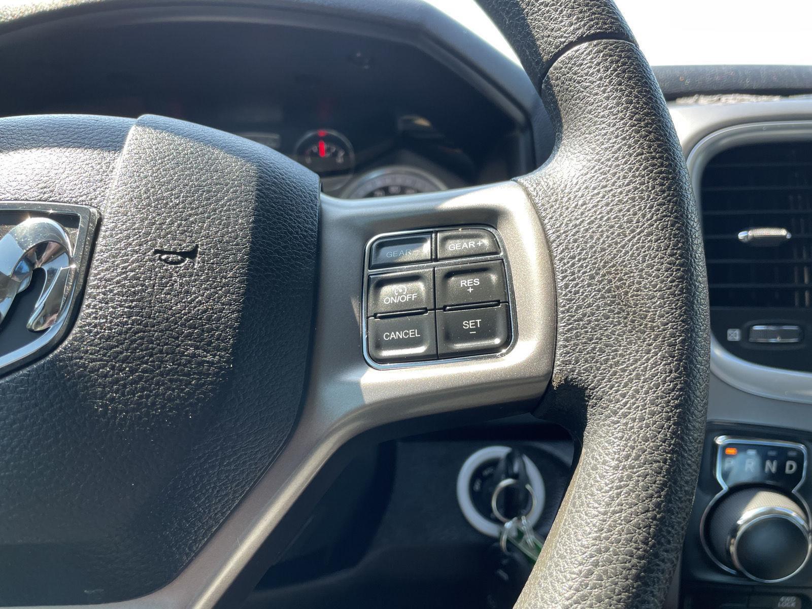 Vehicle photo 14