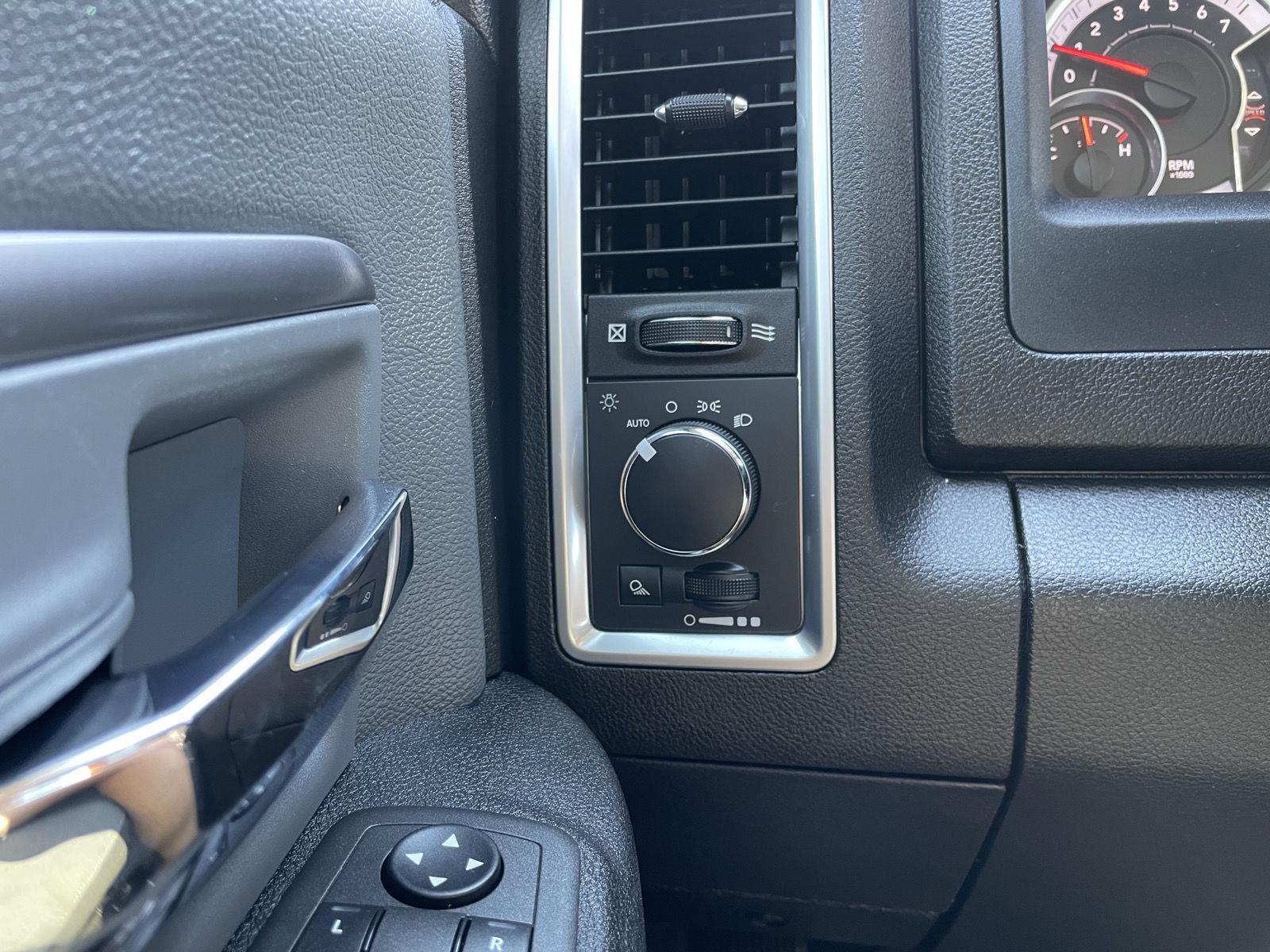 Vehicle photo 16