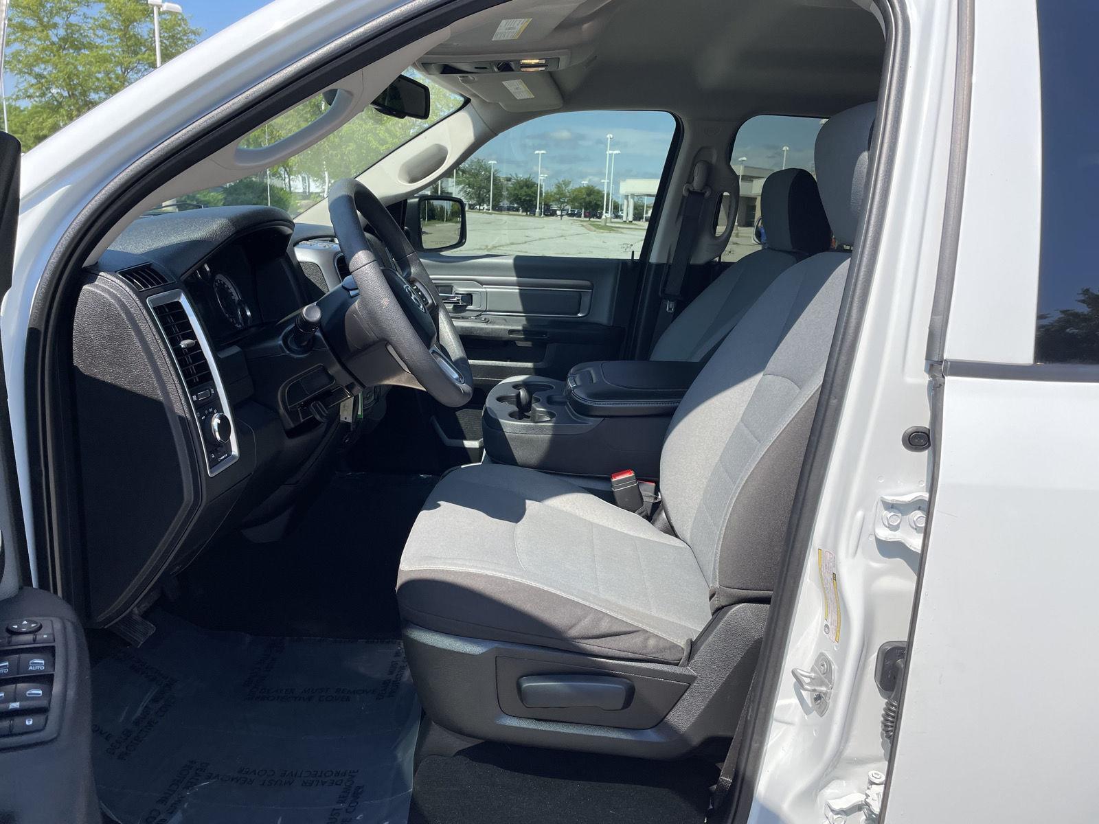 Vehicle photo 17