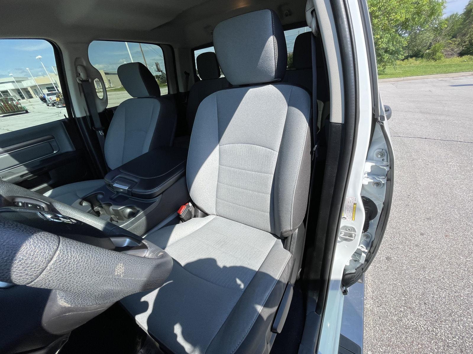 Vehicle photo 18