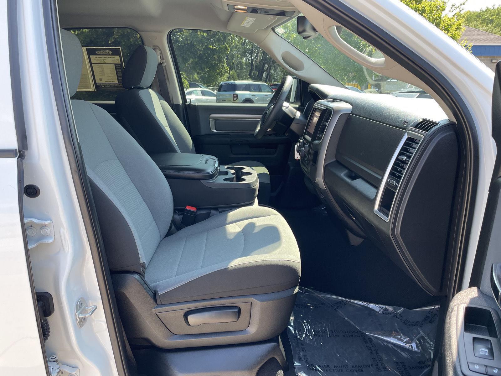 Vehicle photo 19