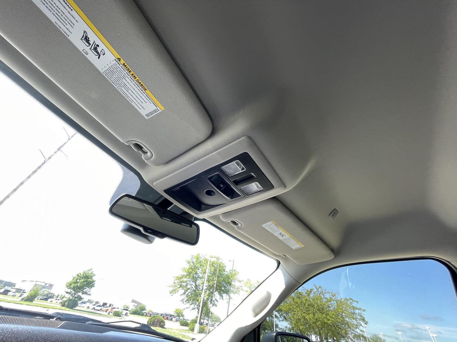 Vehicle photo 21