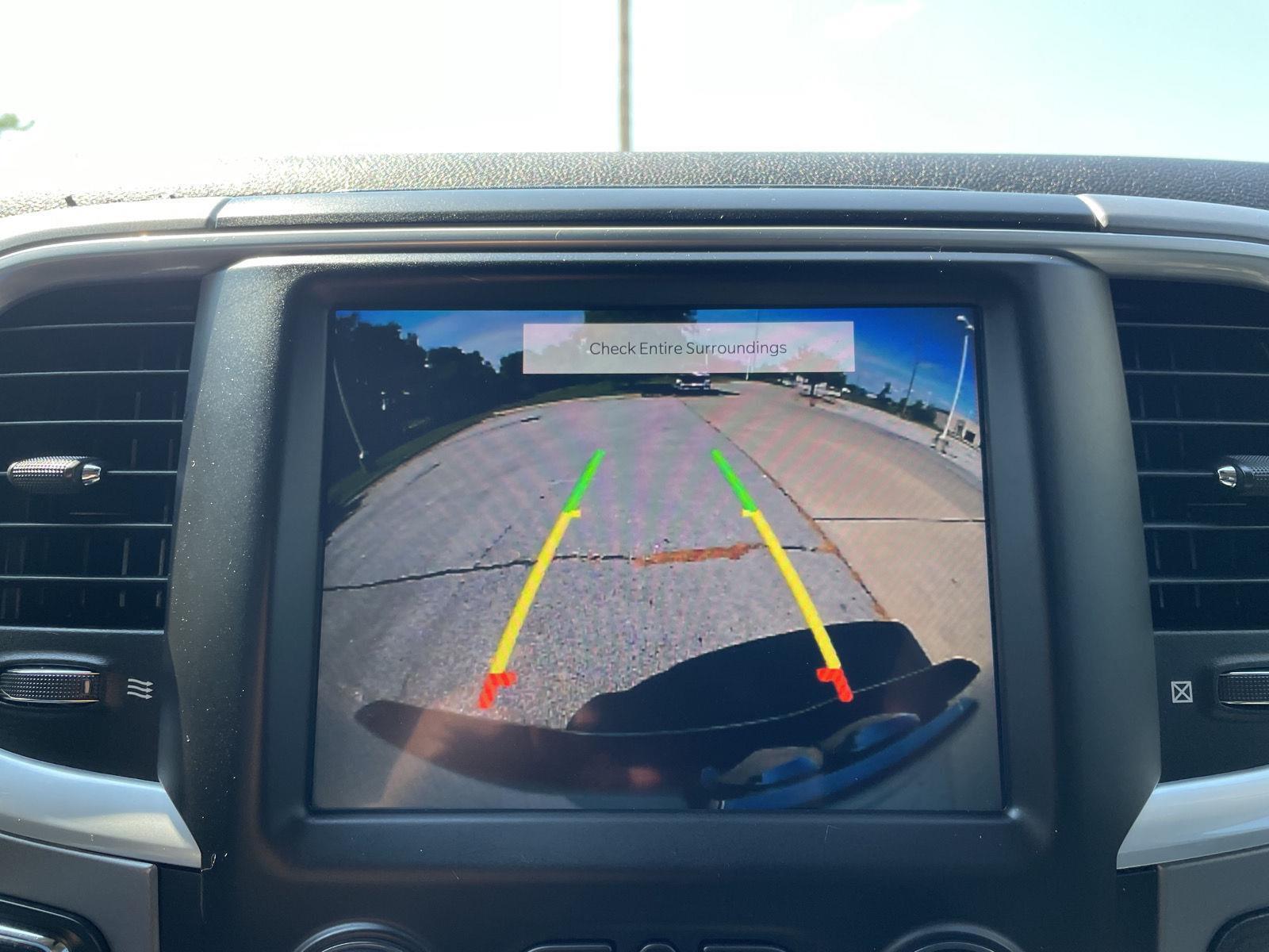 Vehicle photo 23
