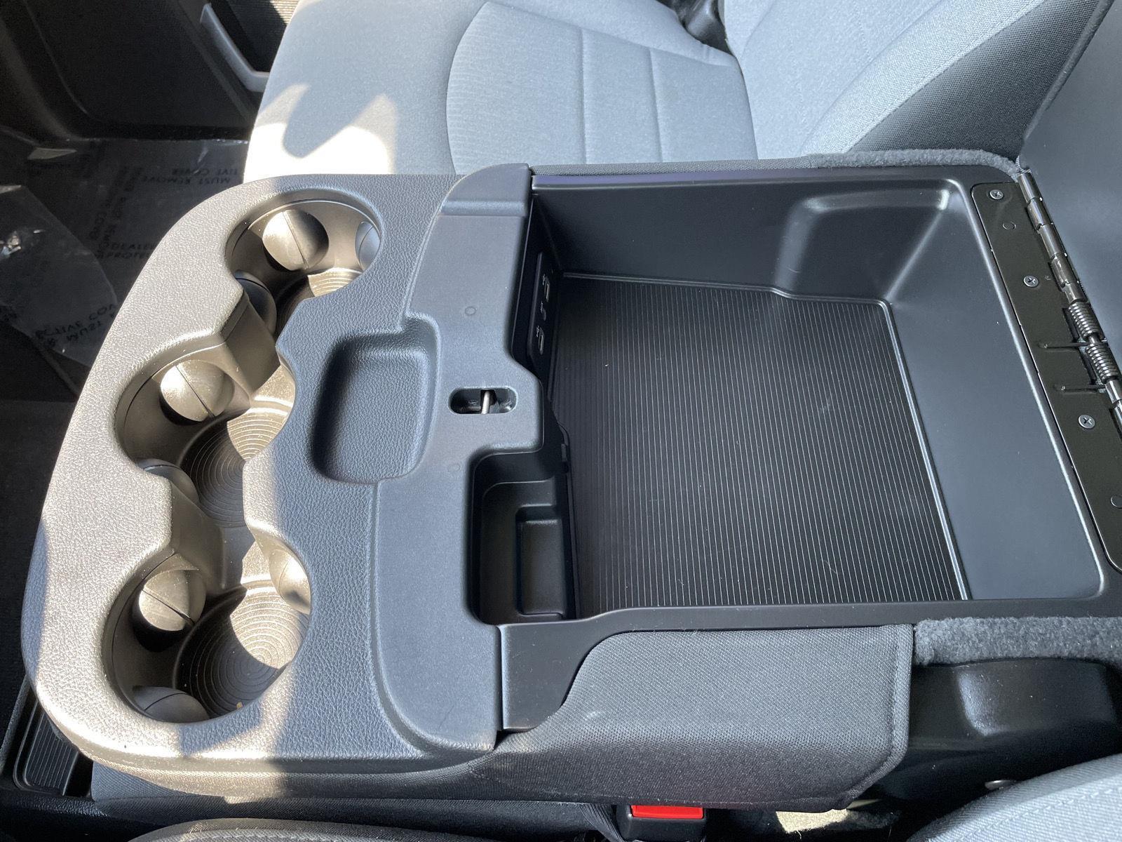Vehicle photo 28