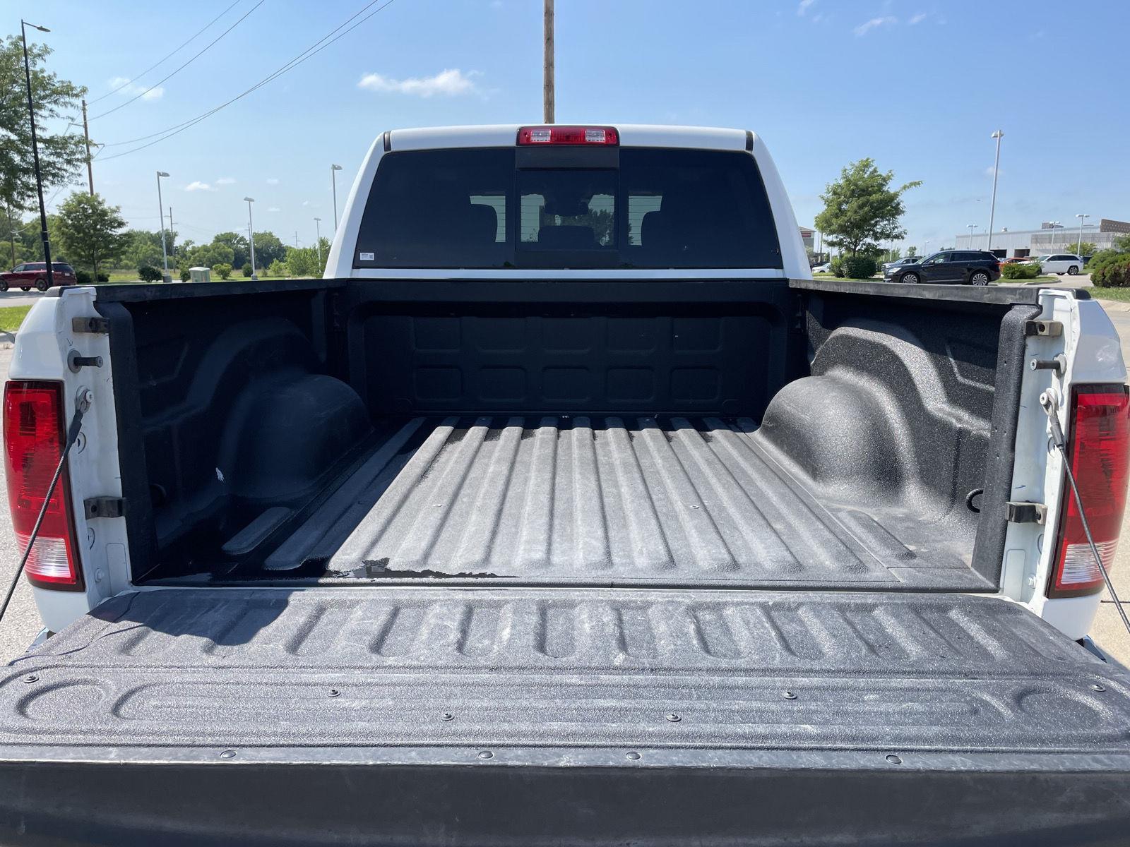 Vehicle photo 32