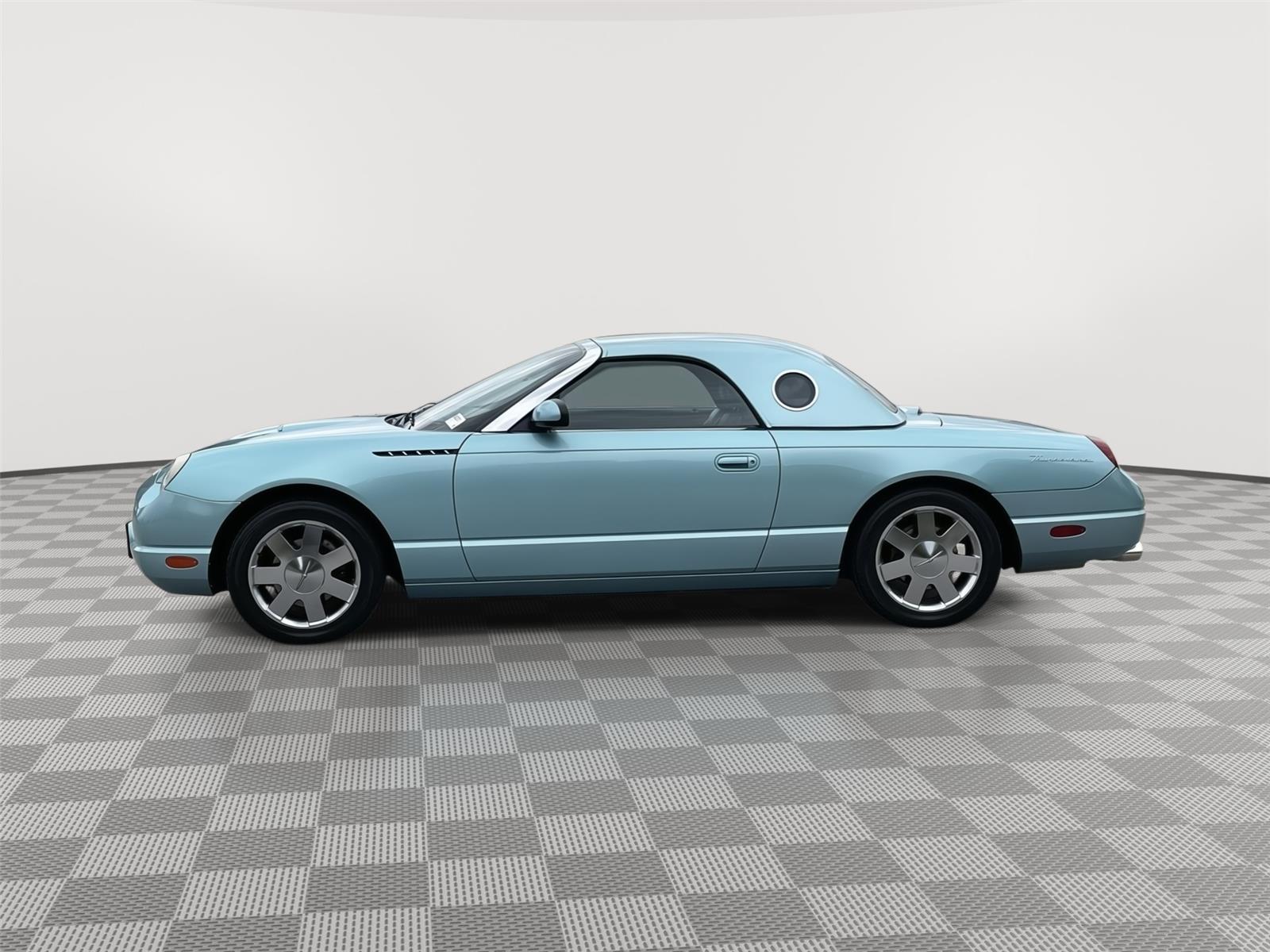 Vehicle photo 2