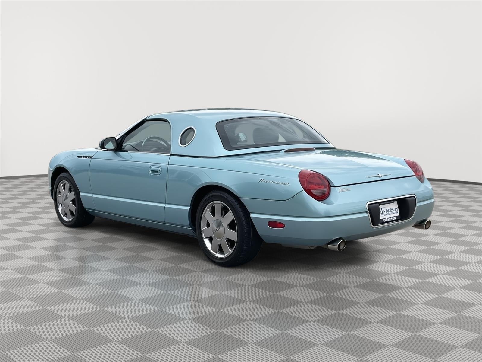 Vehicle photo 9