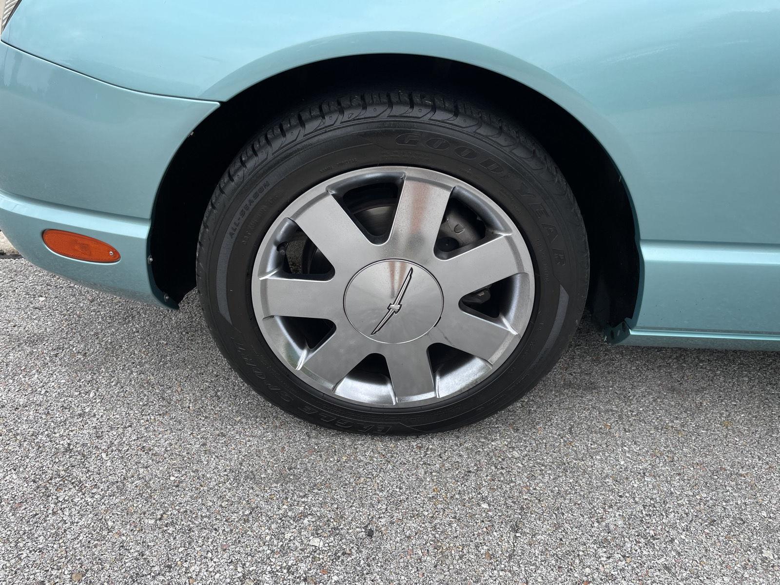 Vehicle photo 10