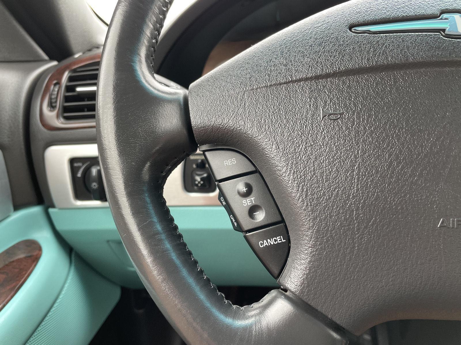 Vehicle photo 13