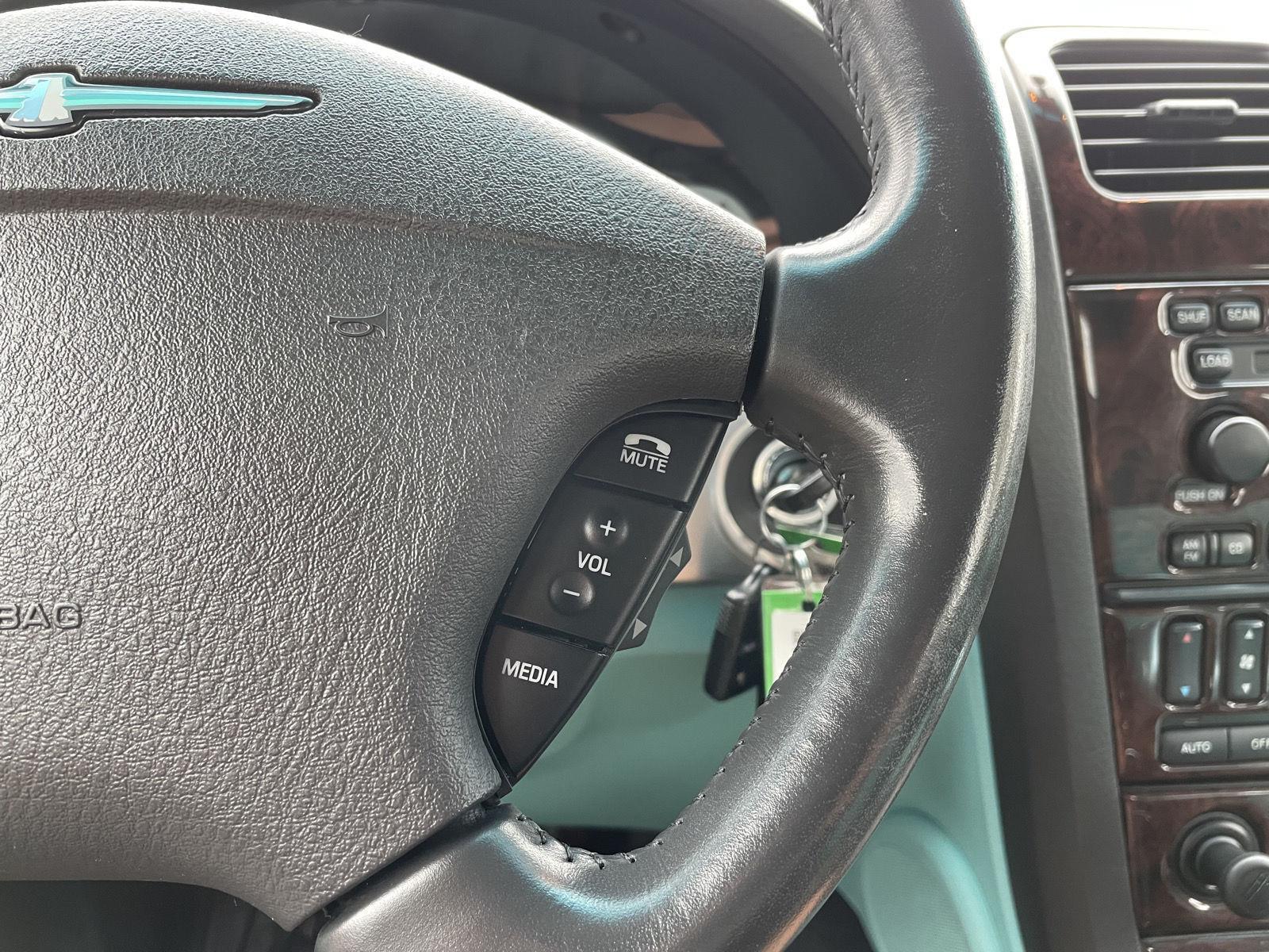 Vehicle photo 14