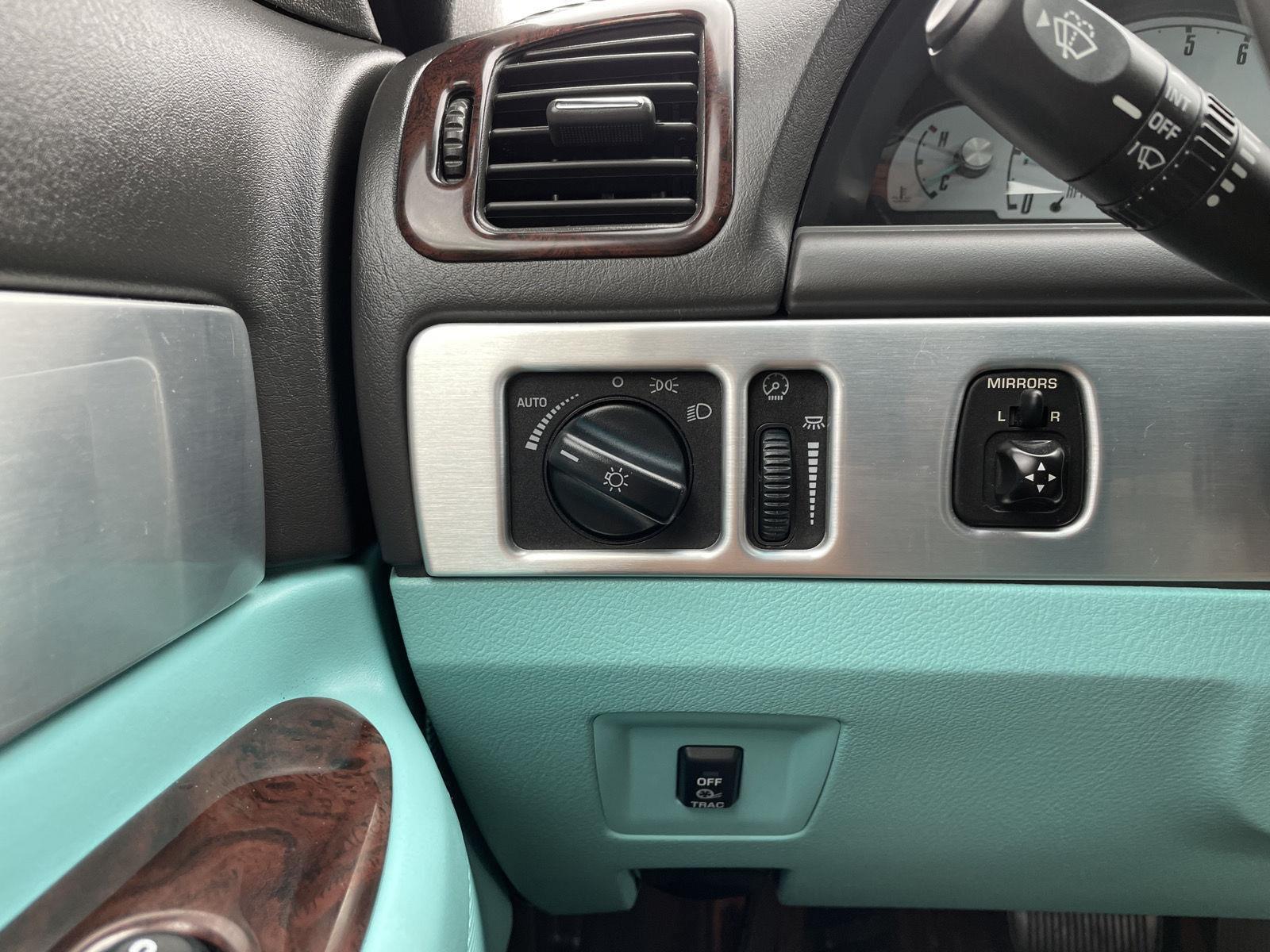 Vehicle photo 16