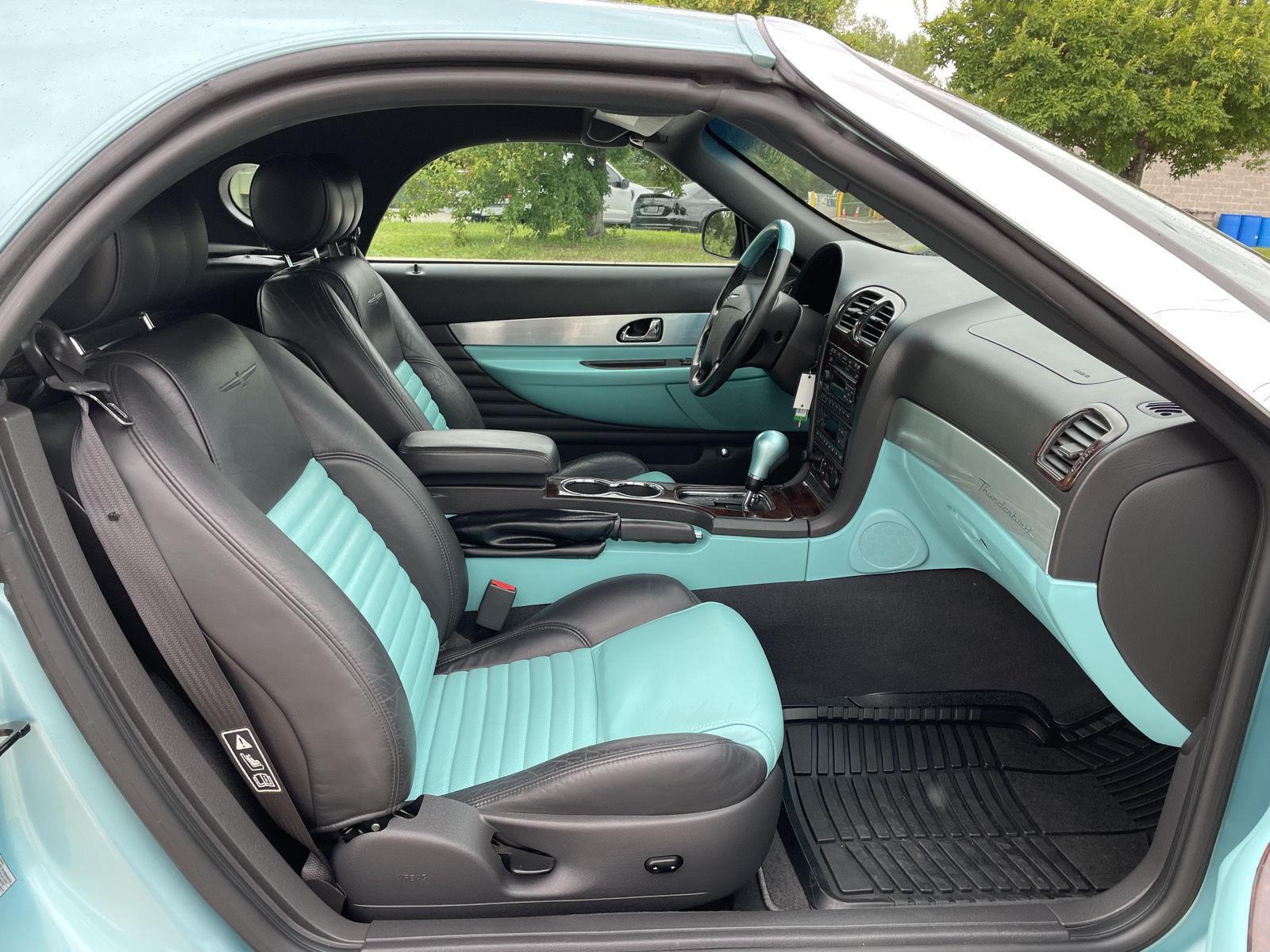 Vehicle photo 19