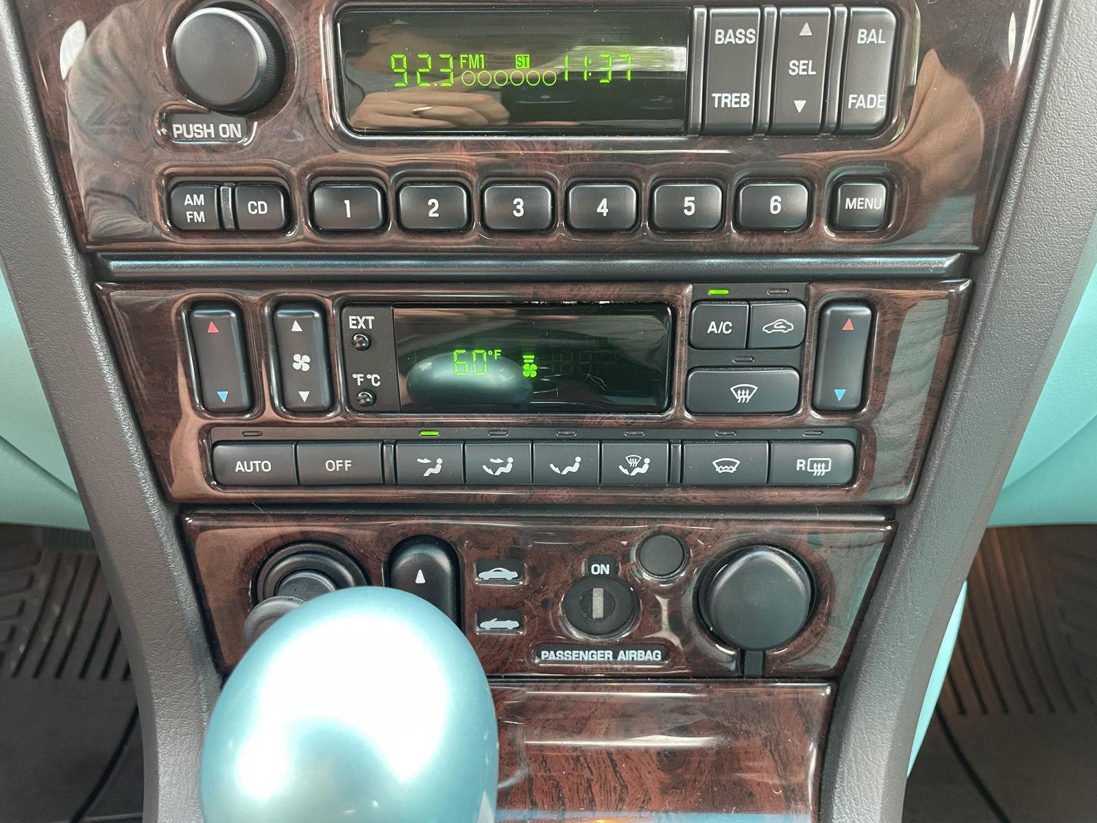 Vehicle photo 23