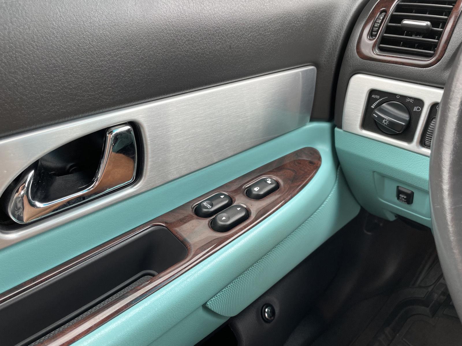 Vehicle photo 25