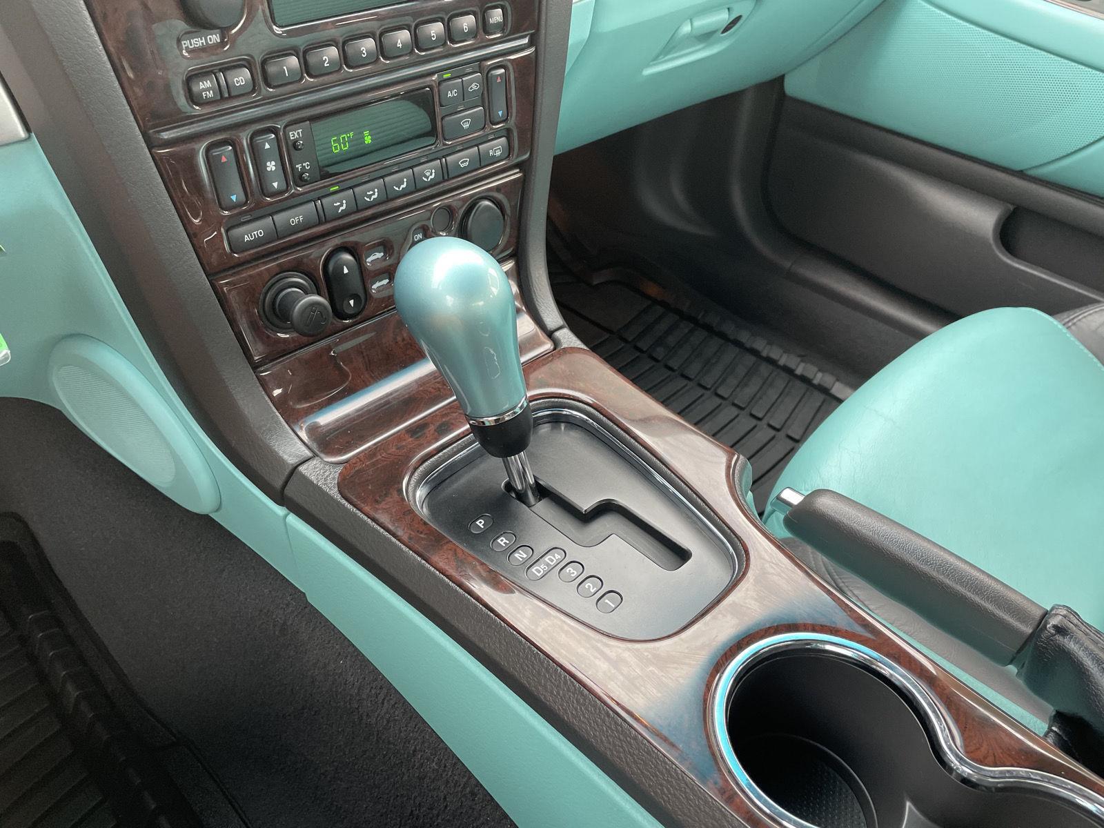 Vehicle photo 26