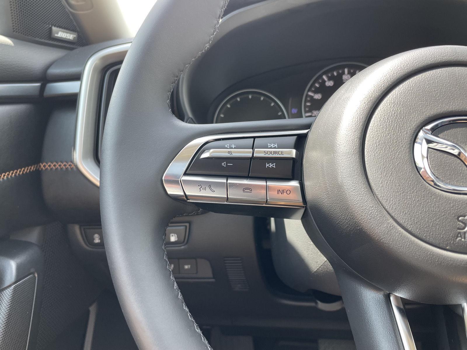 Vehicle photo 12