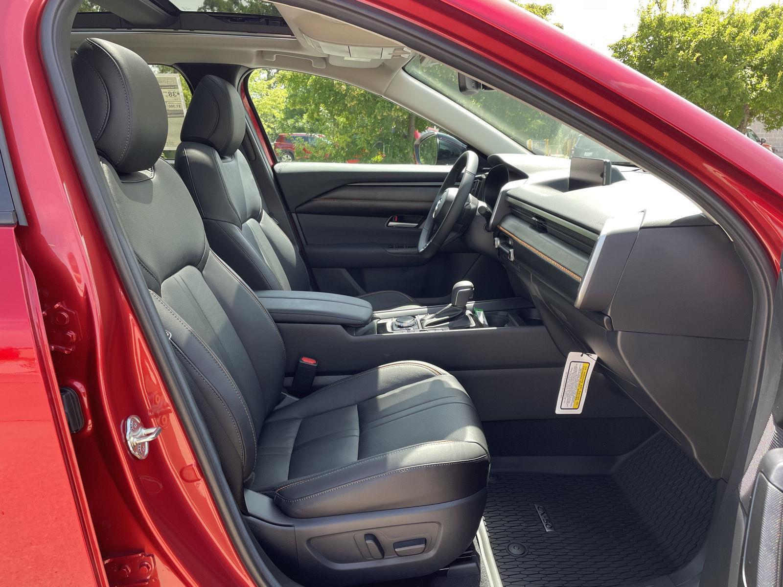Vehicle photo 18