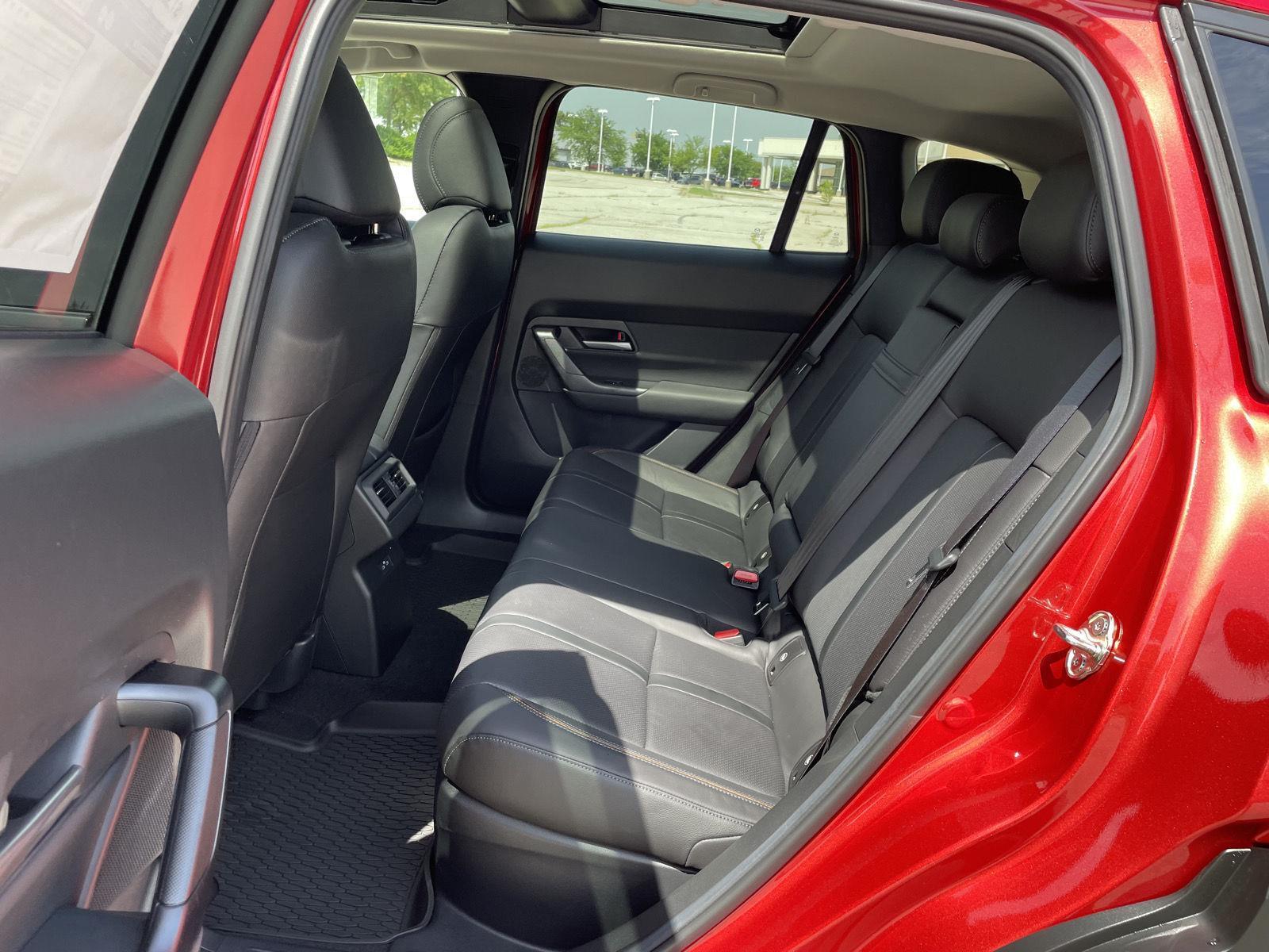 Vehicle photo 19