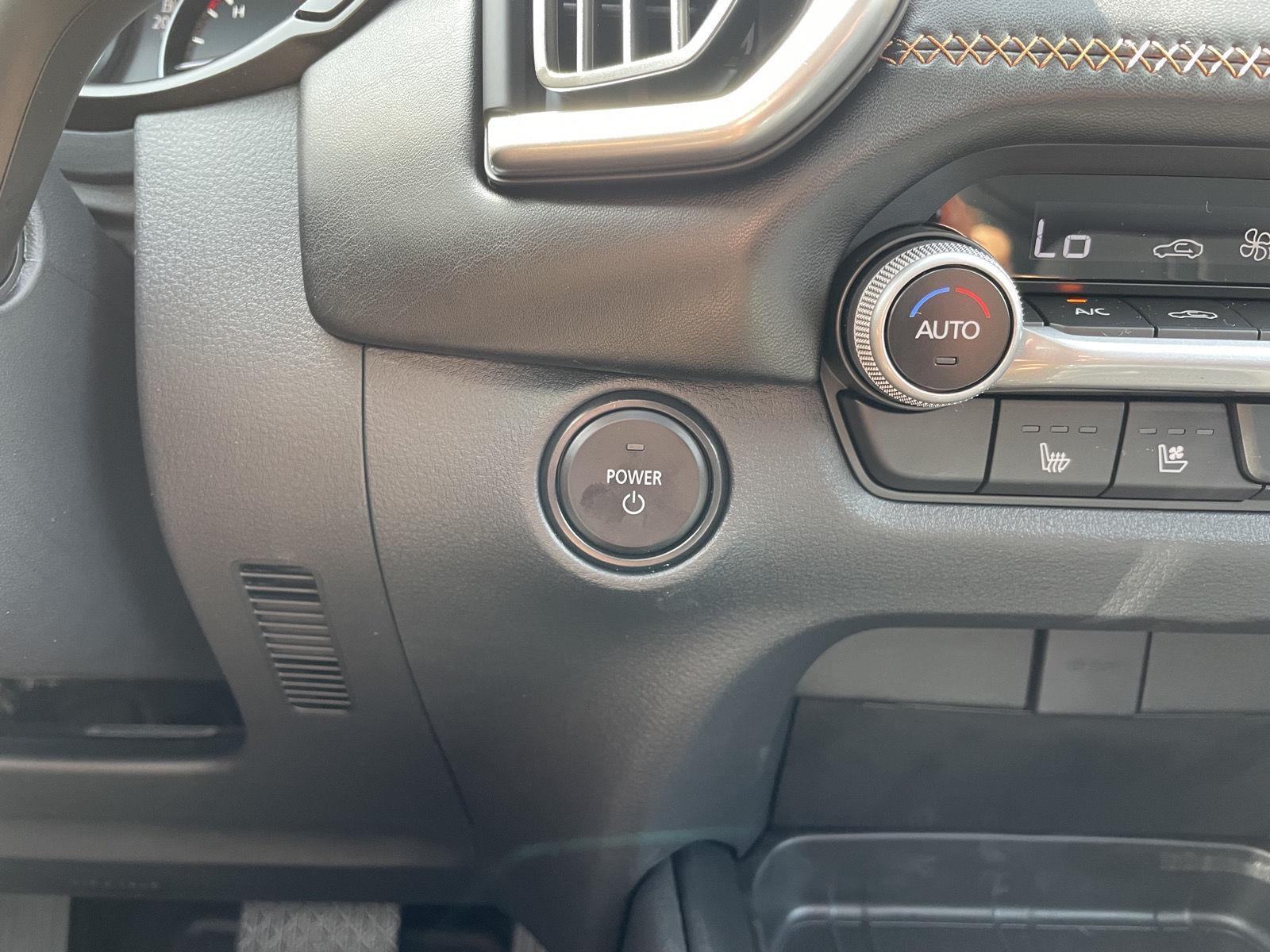 Vehicle photo 24