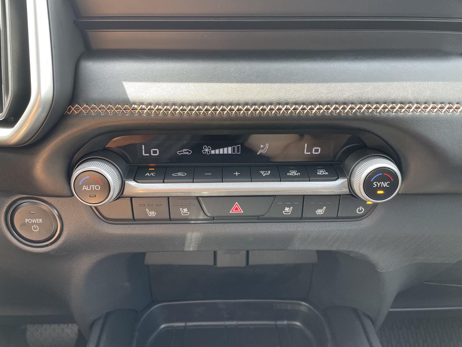 Vehicle photo 25