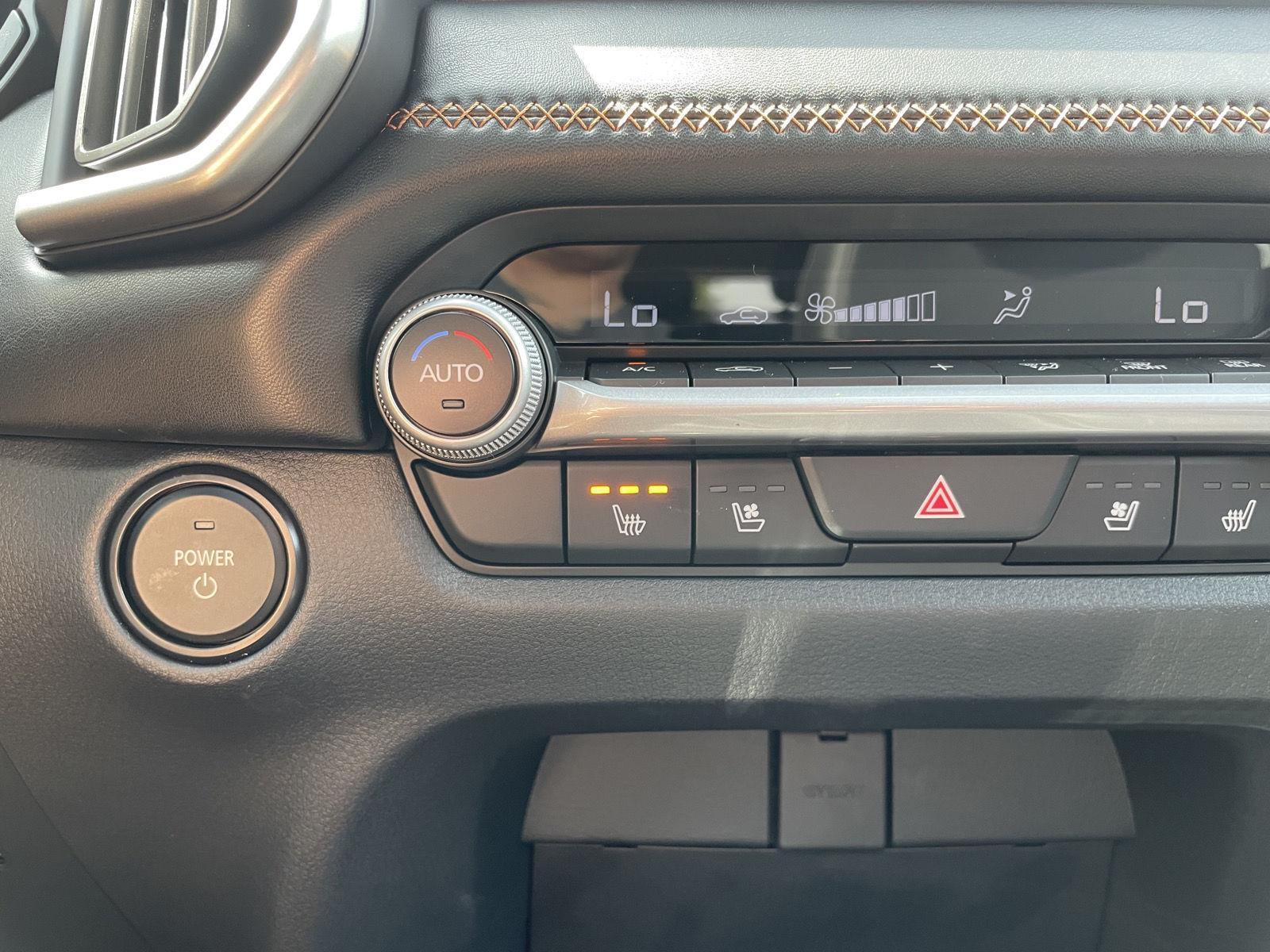 Vehicle photo 26
