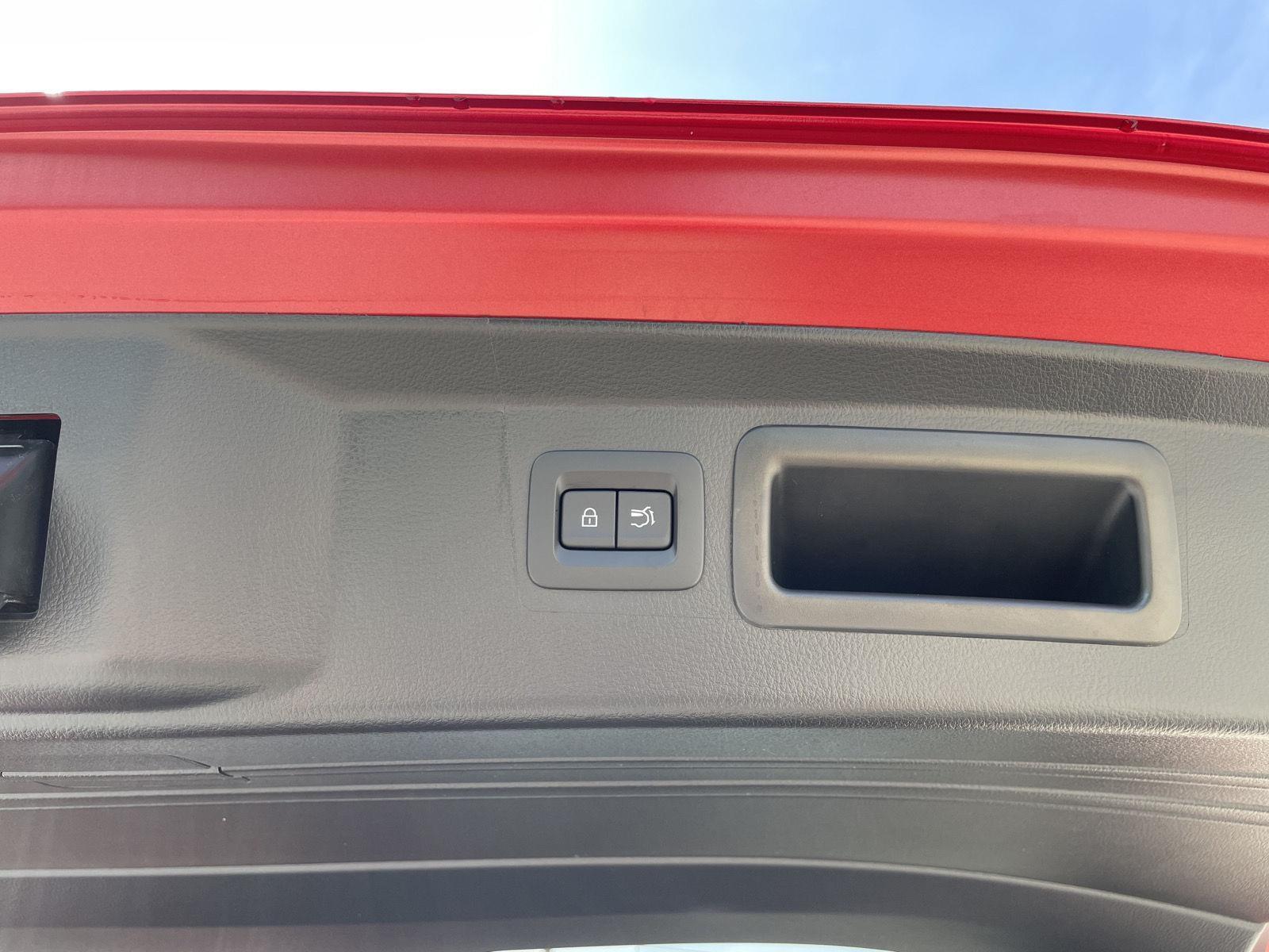 Vehicle photo 36