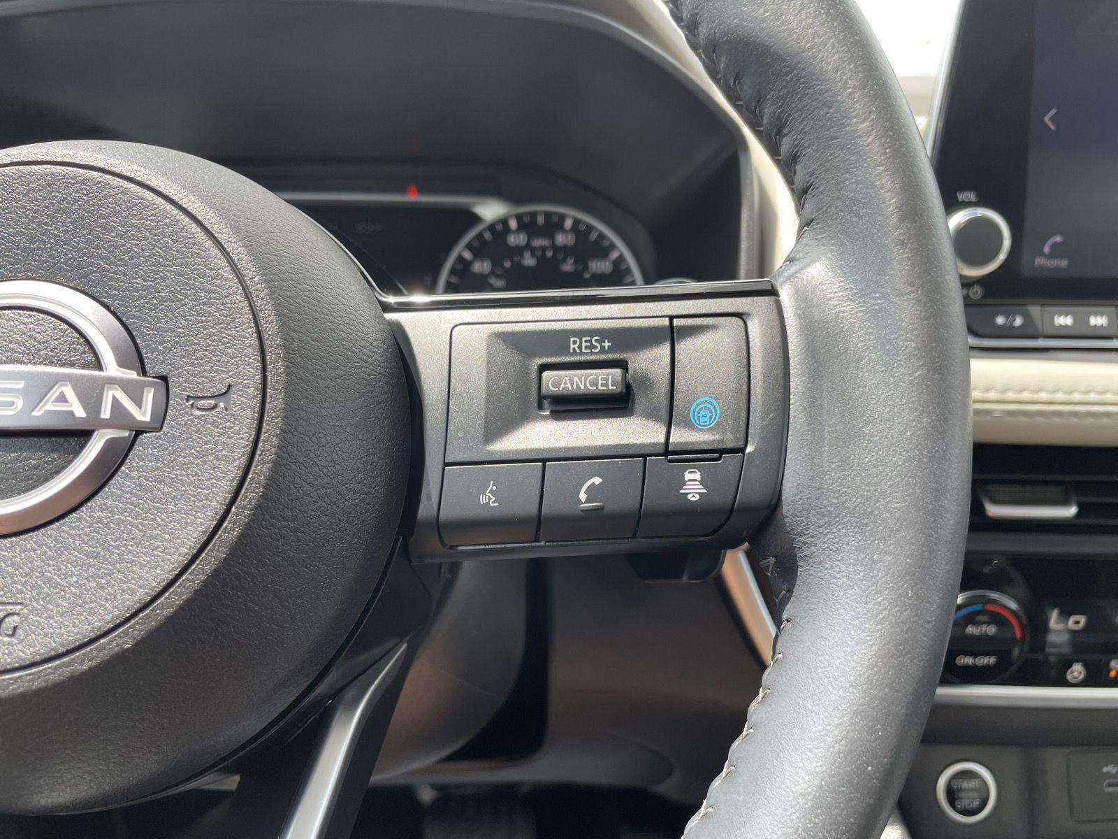 Vehicle photo 13