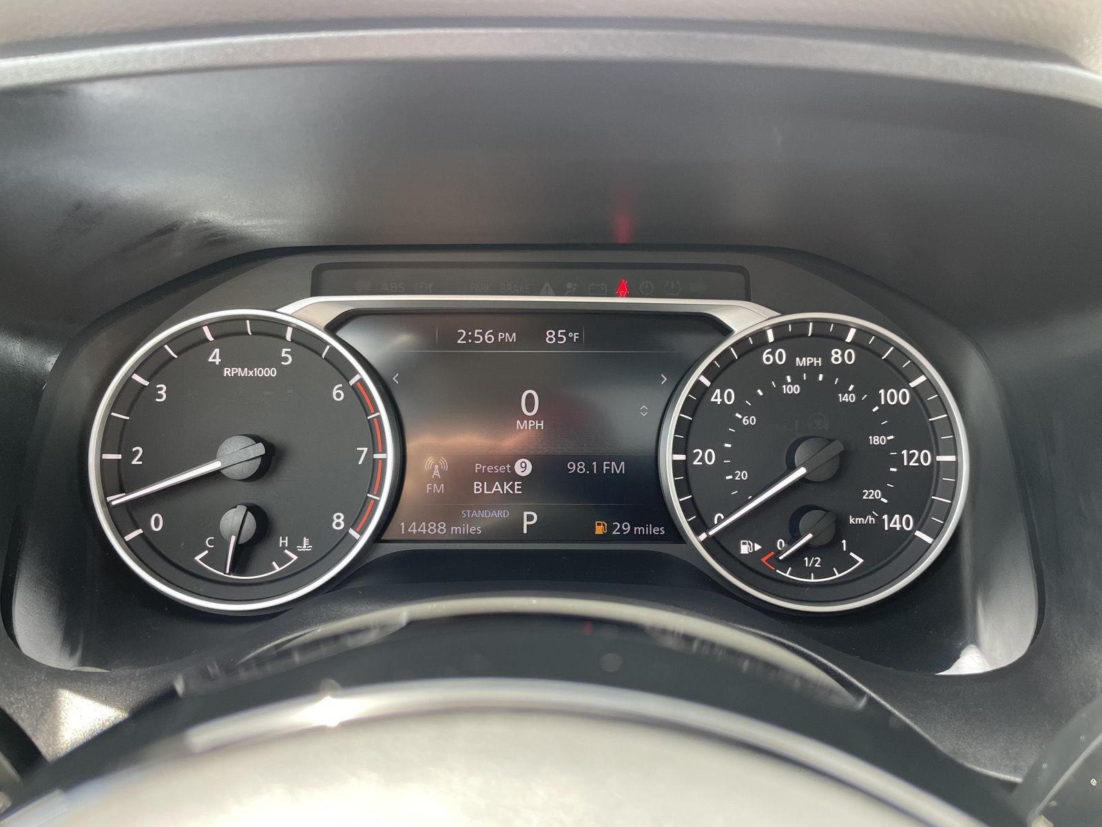 Vehicle photo 14