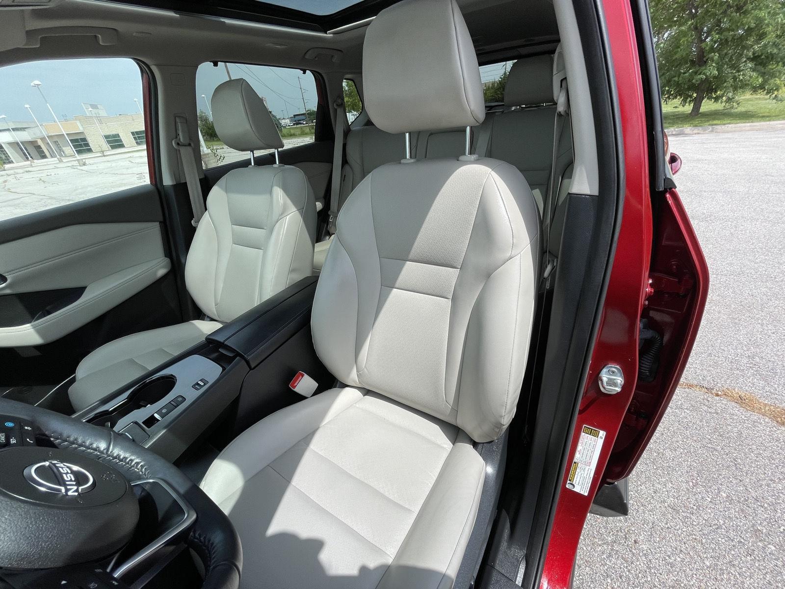 Vehicle photo 17