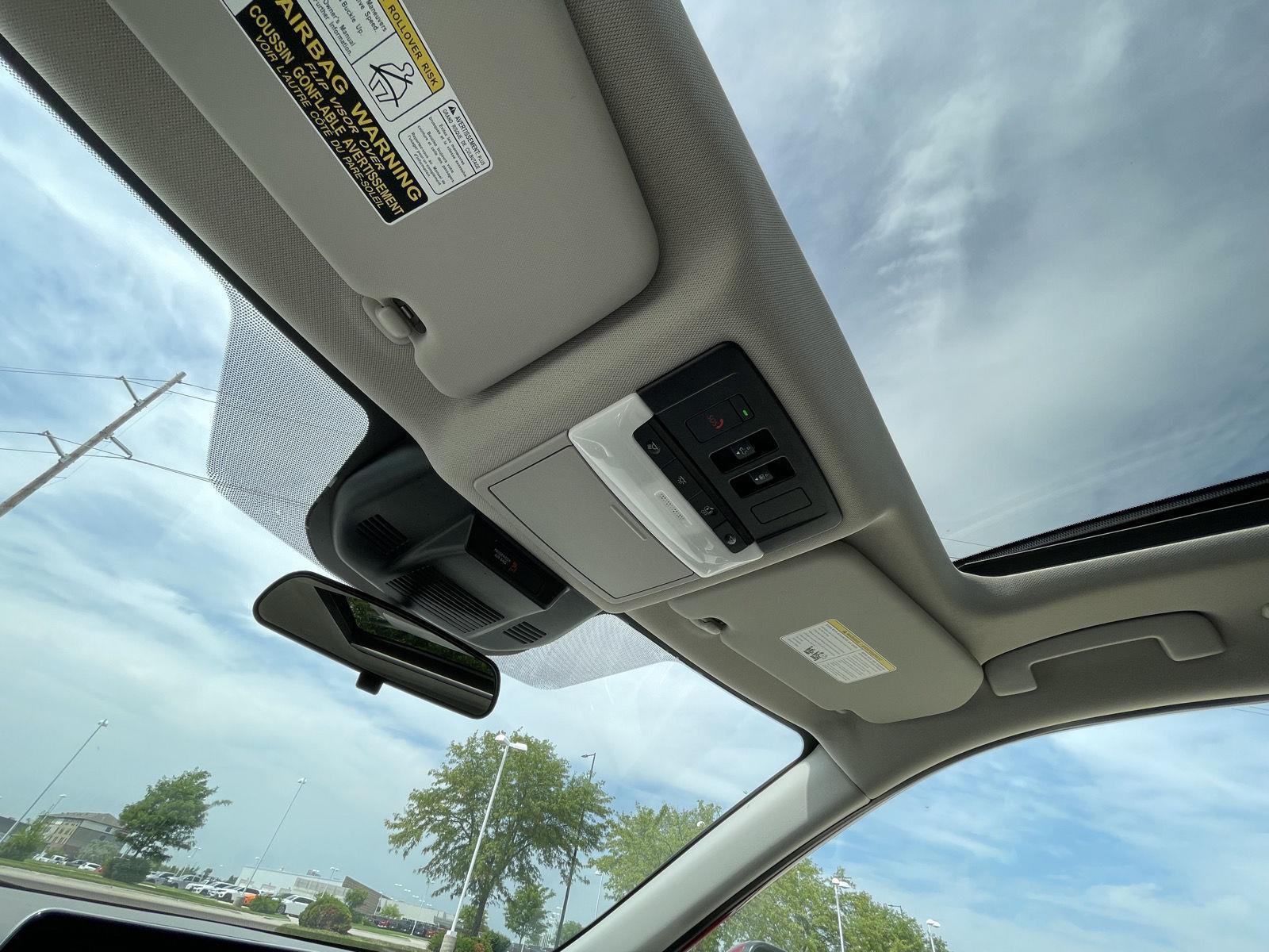 Vehicle photo 20