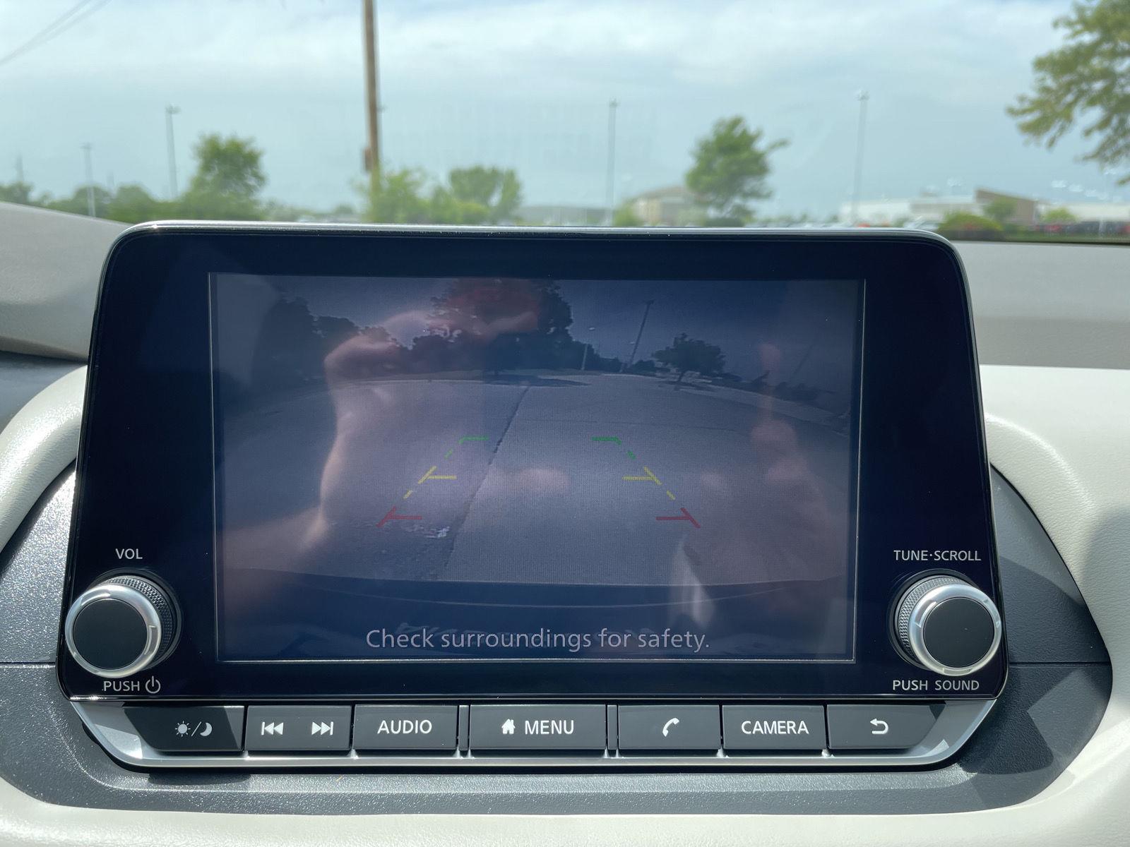 Vehicle photo 23