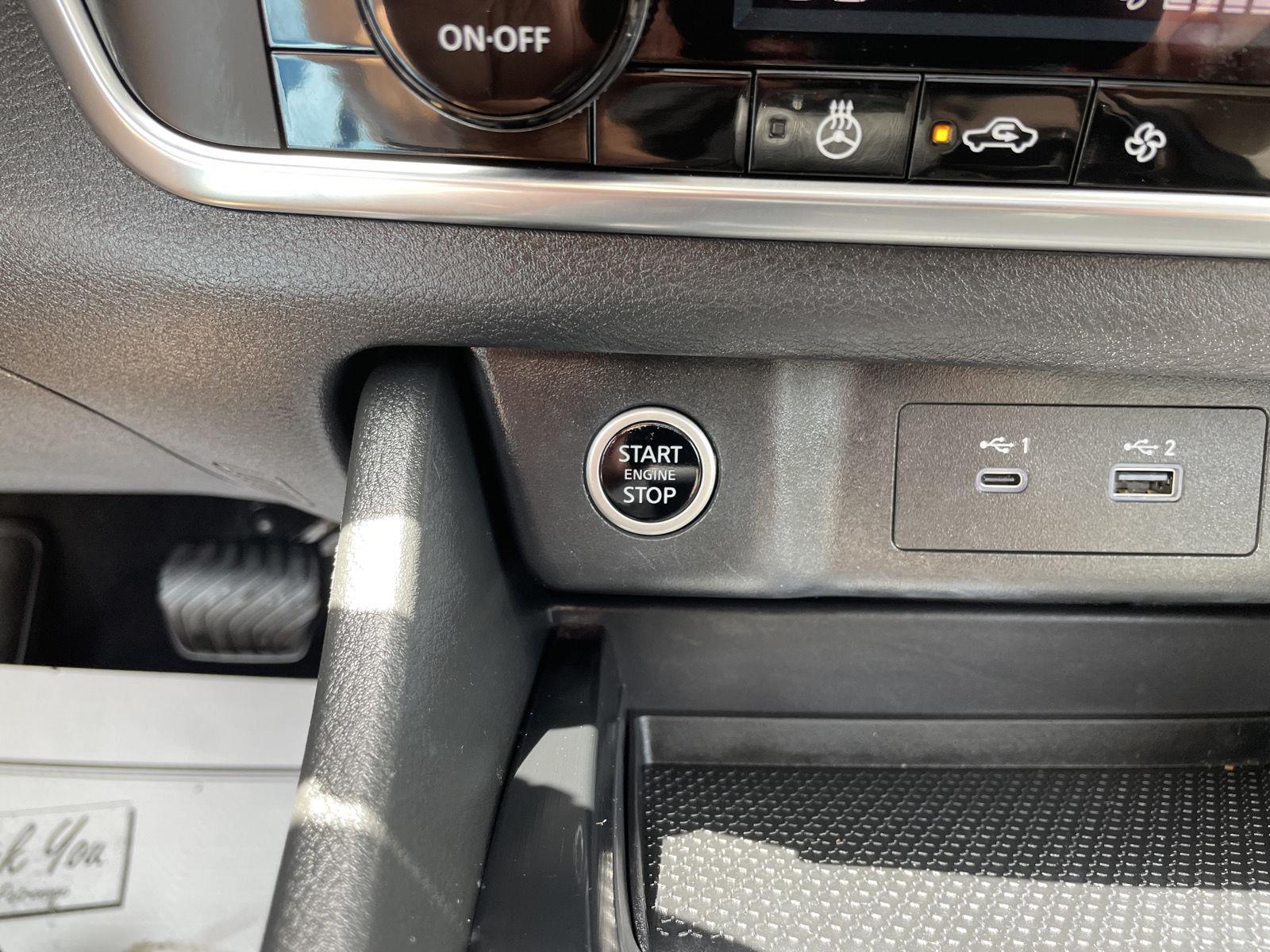 Vehicle photo 24